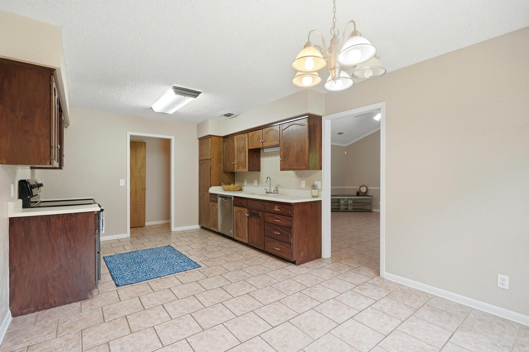 116 Greentree Cir
