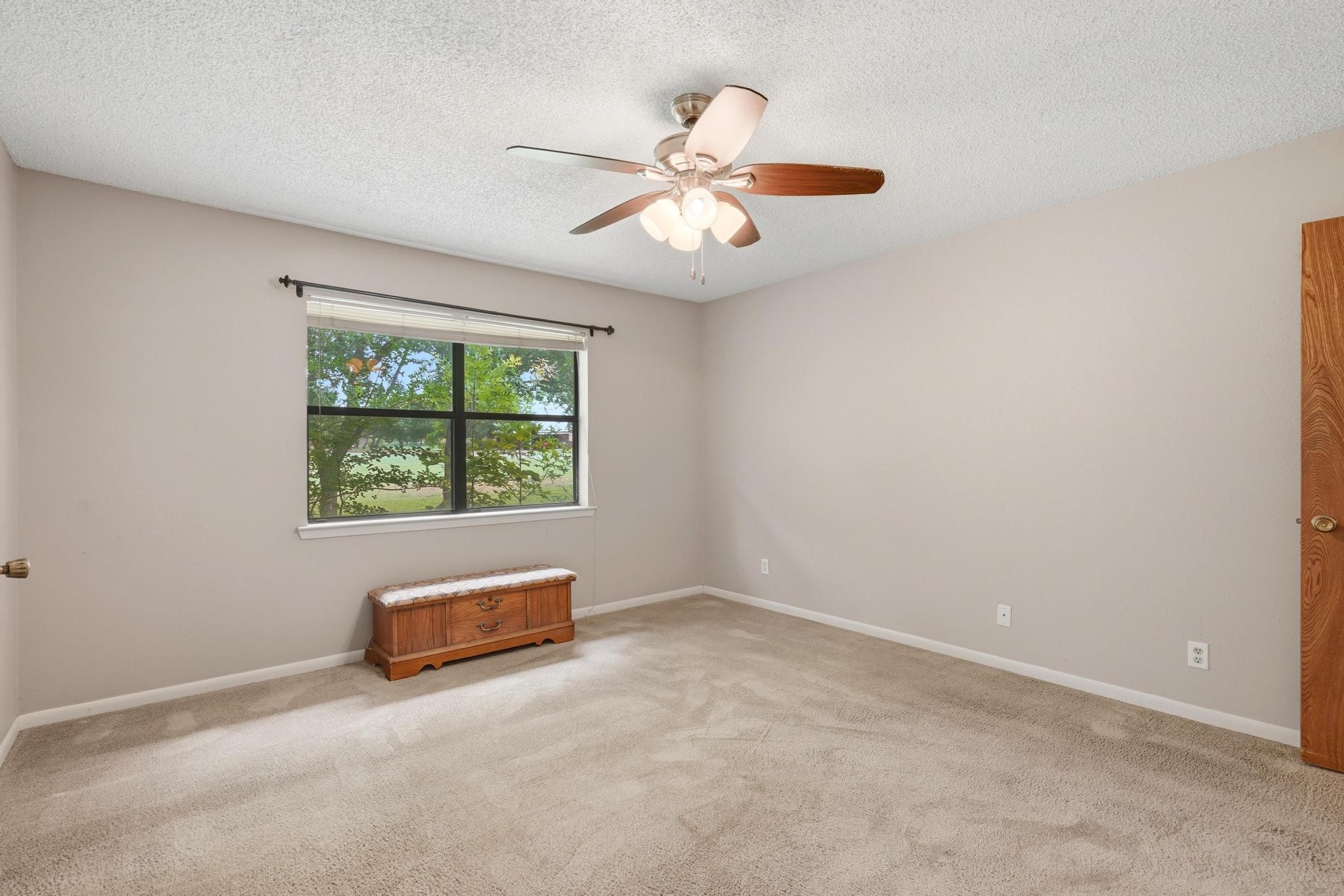 116 Greentree Cir