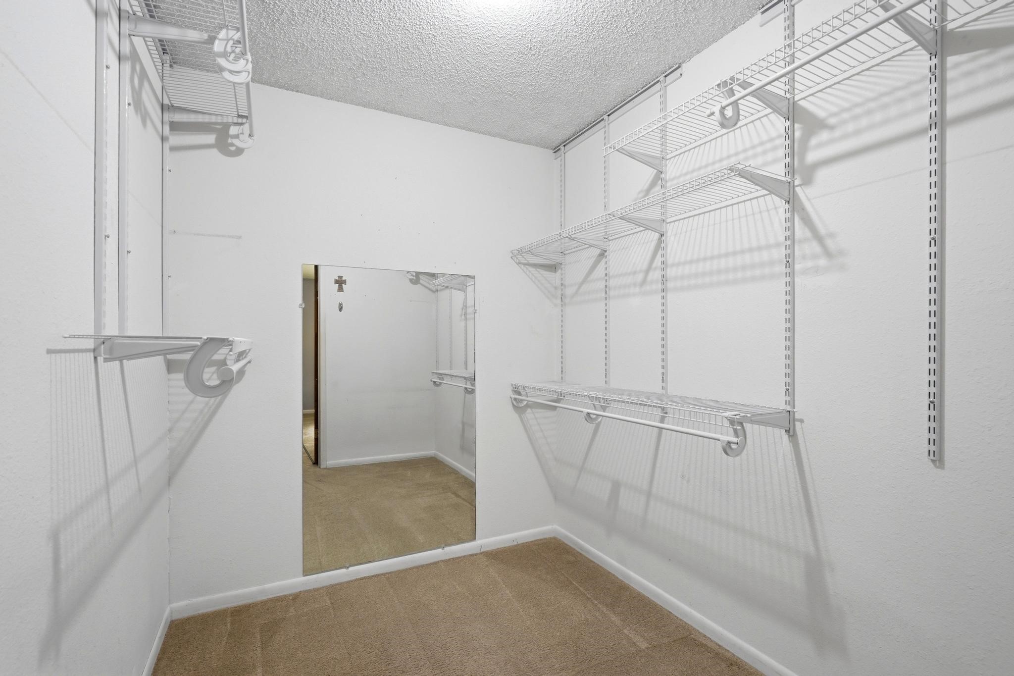 116 Greentree Cir