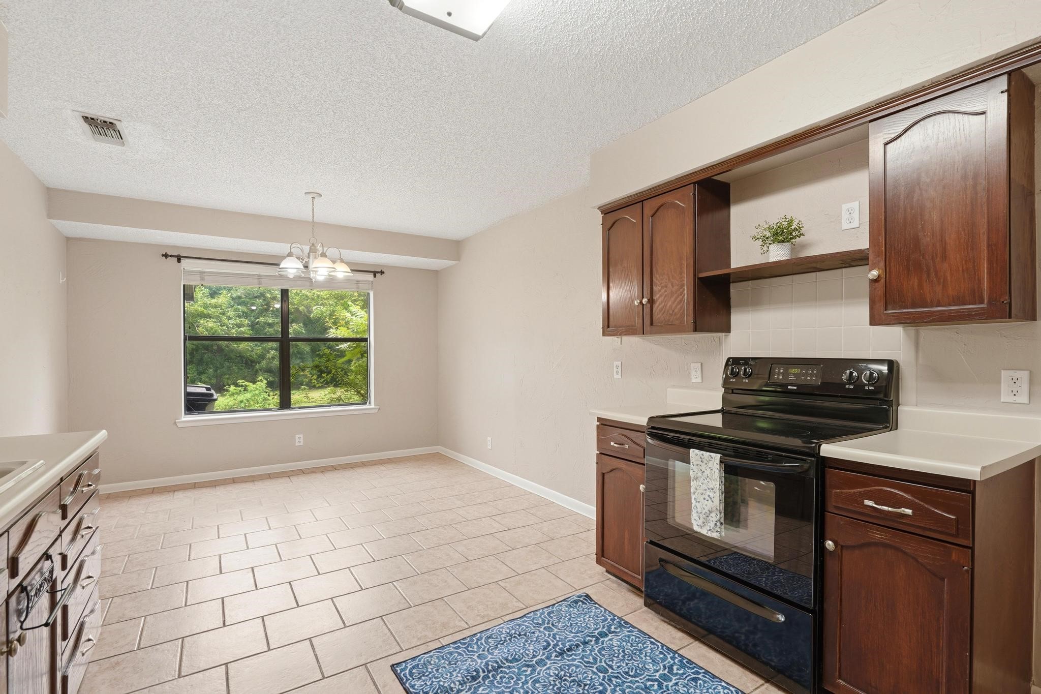 116 Greentree Cir