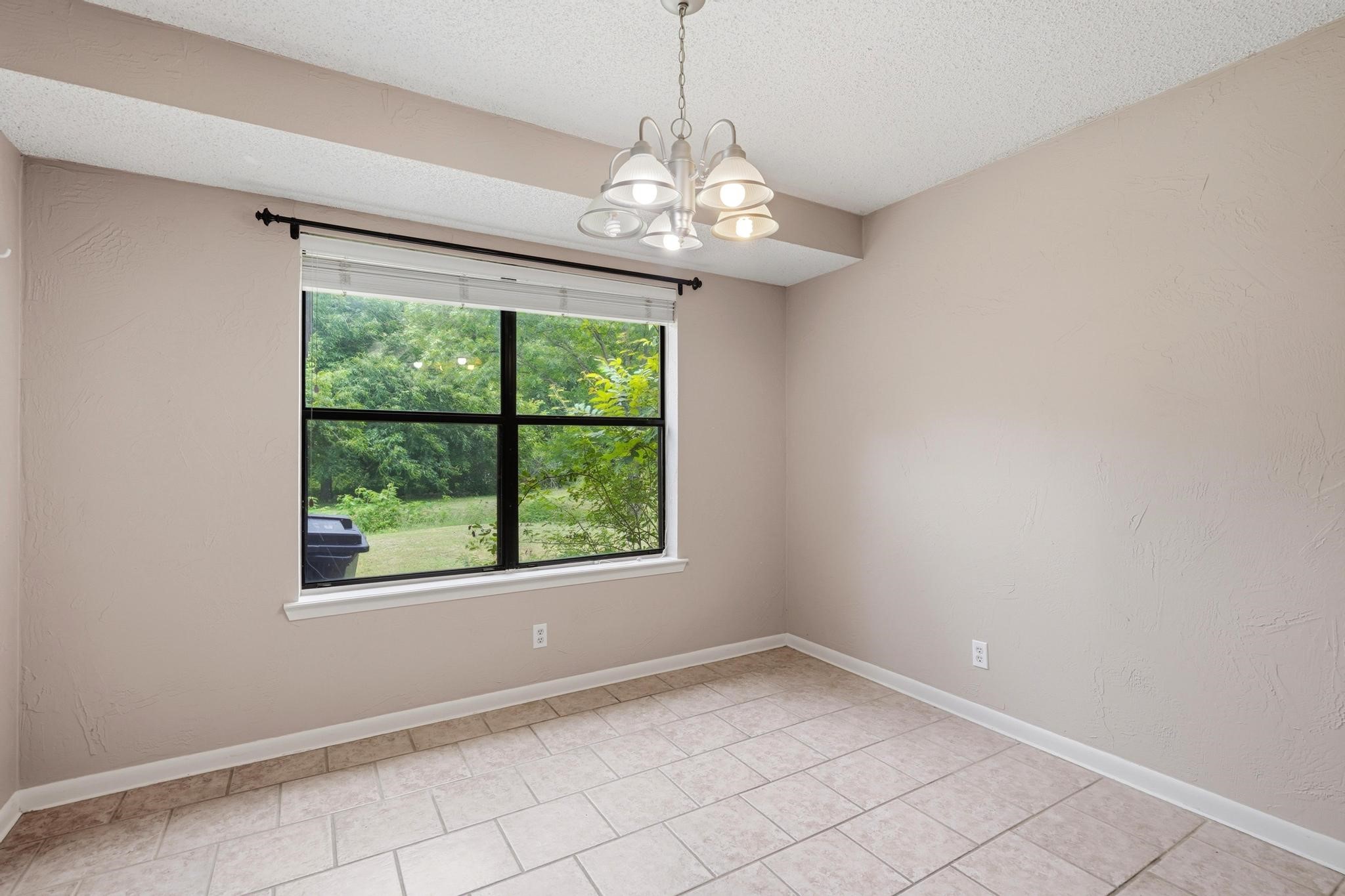 116 Greentree Cir