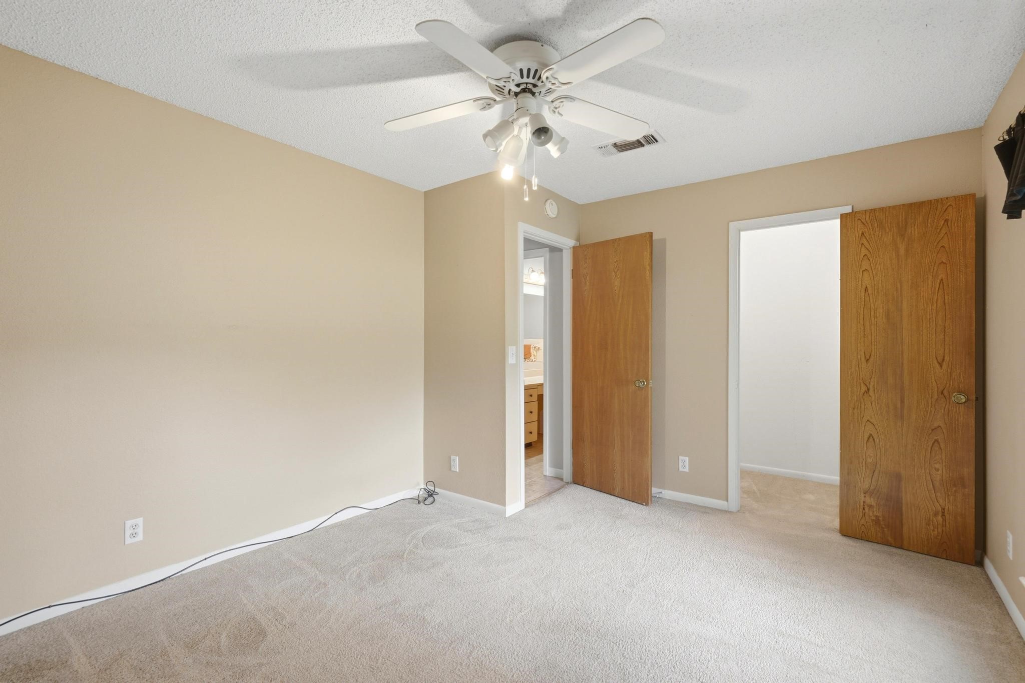 116 Greentree Cir