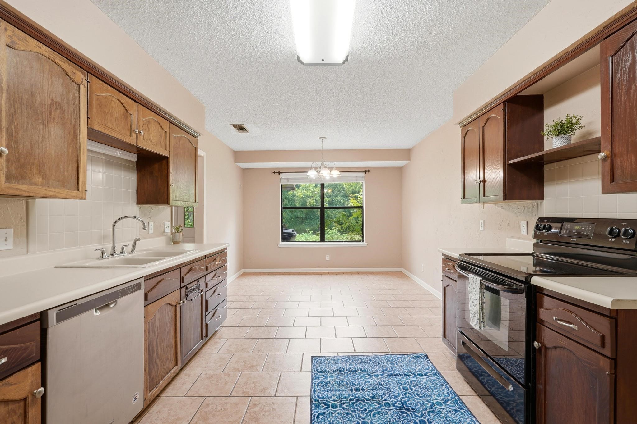116 Greentree Cir