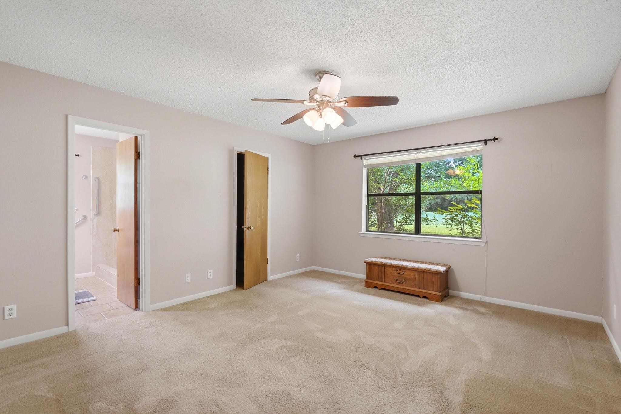 116 Greentree Cir