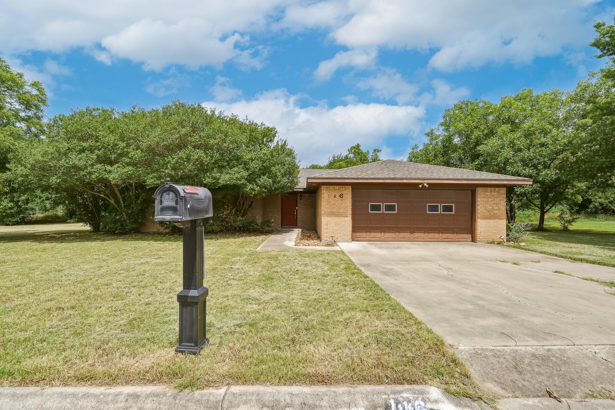 116 Greentree Cir