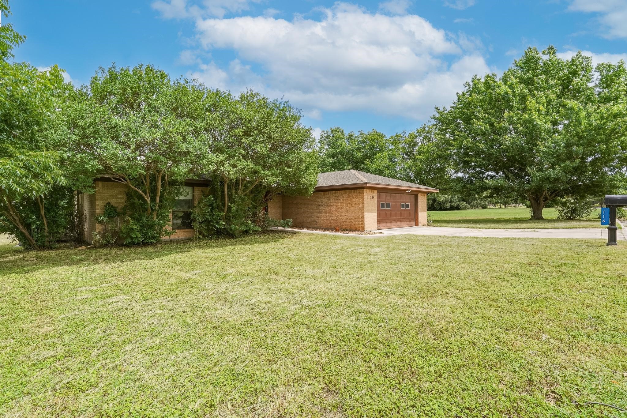 116 Greentree Cir