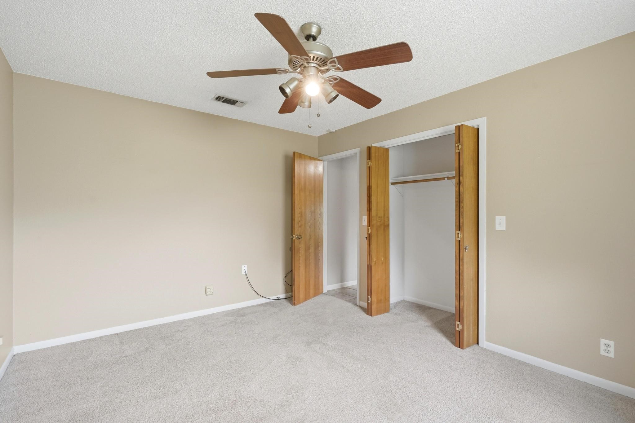 116 Greentree Cir