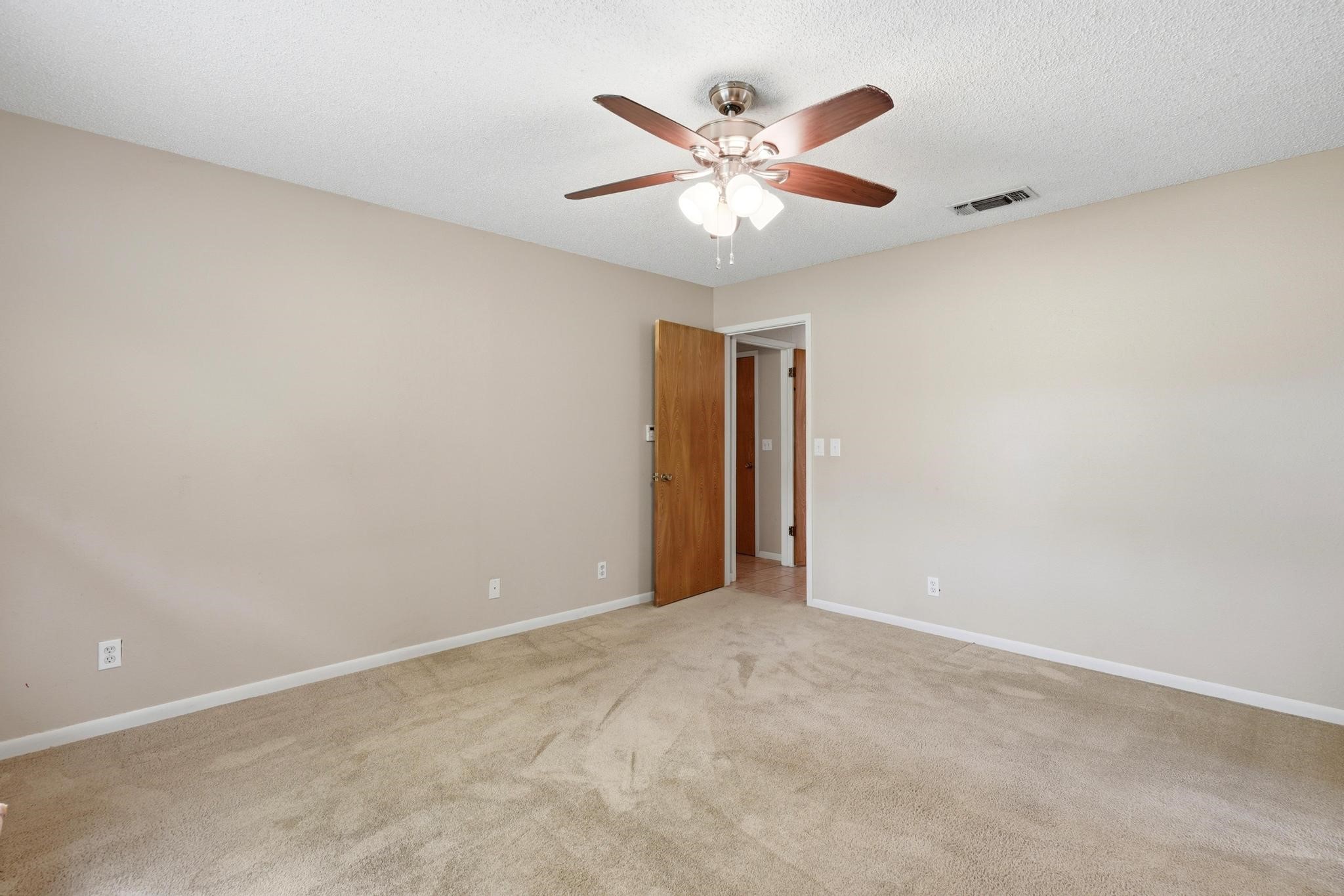 116 Greentree Cir