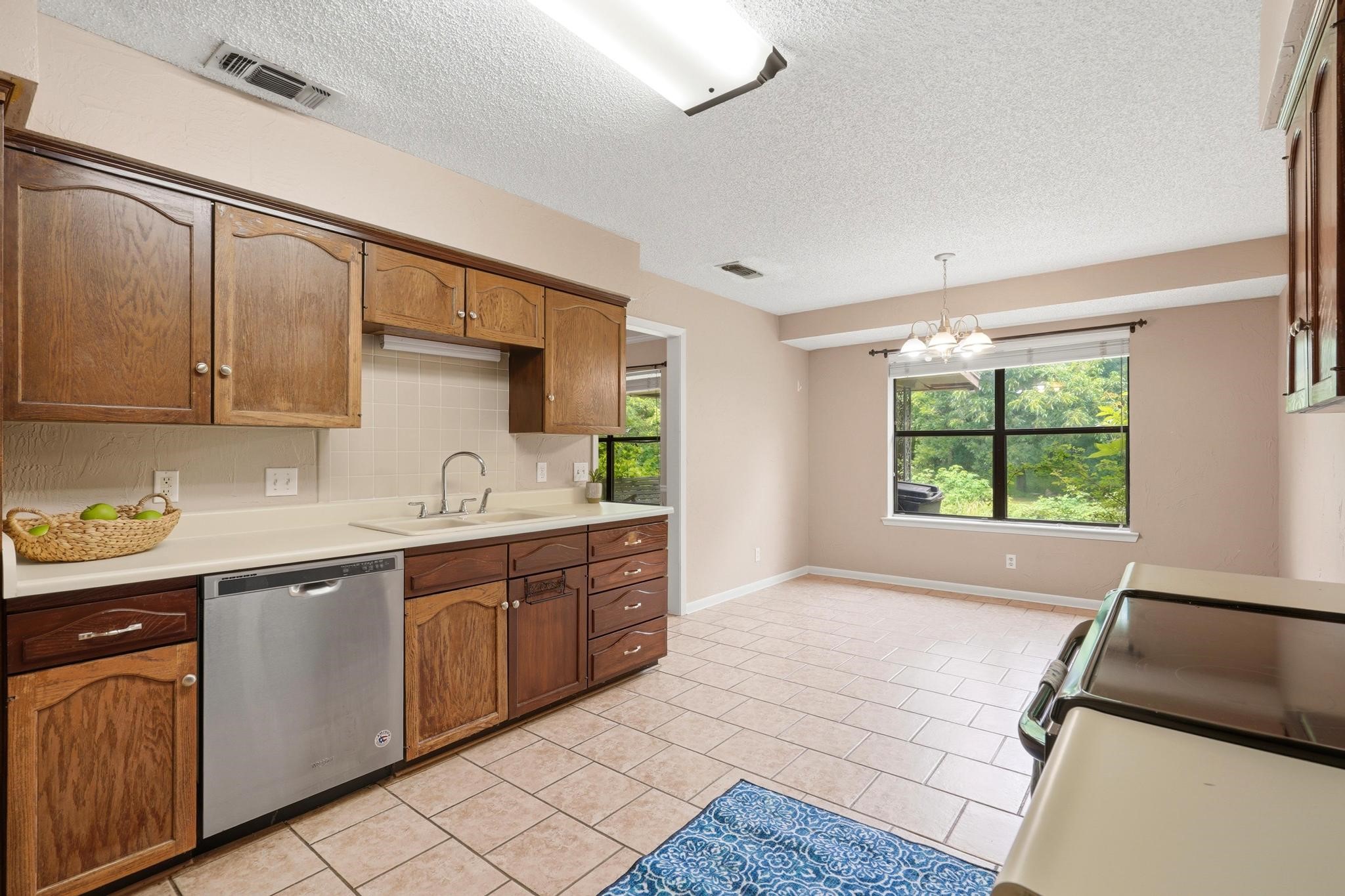 116 Greentree Cir