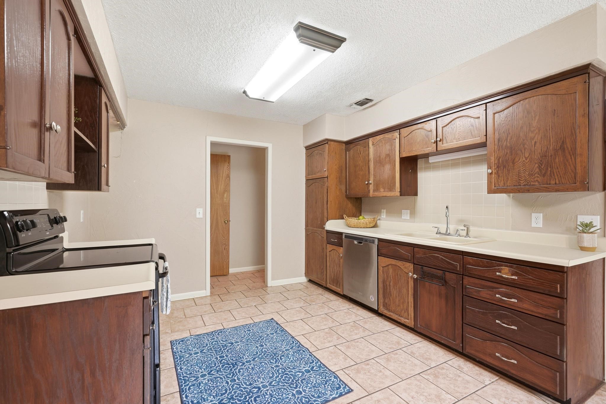 116 Greentree Cir