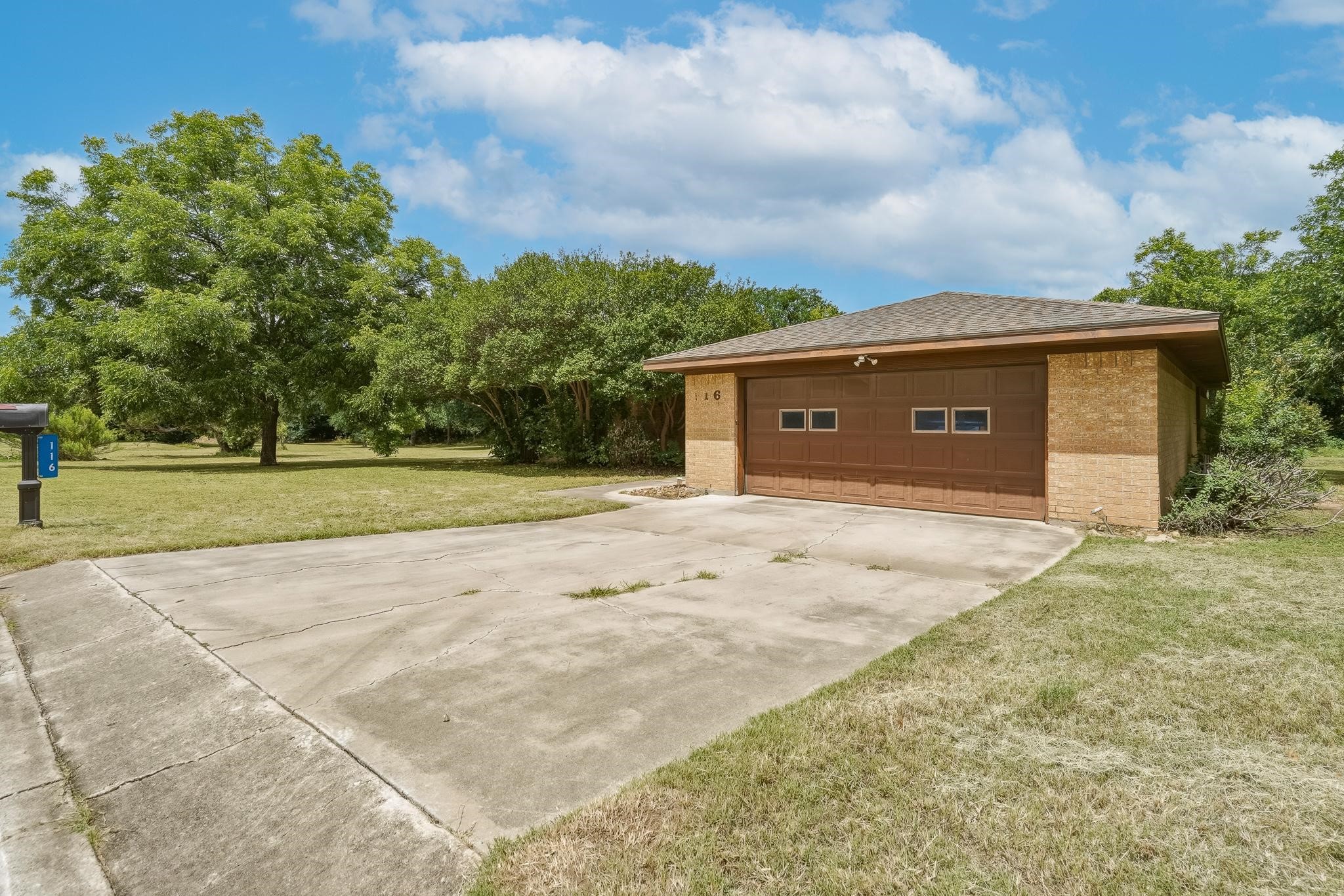 116 Greentree Cir