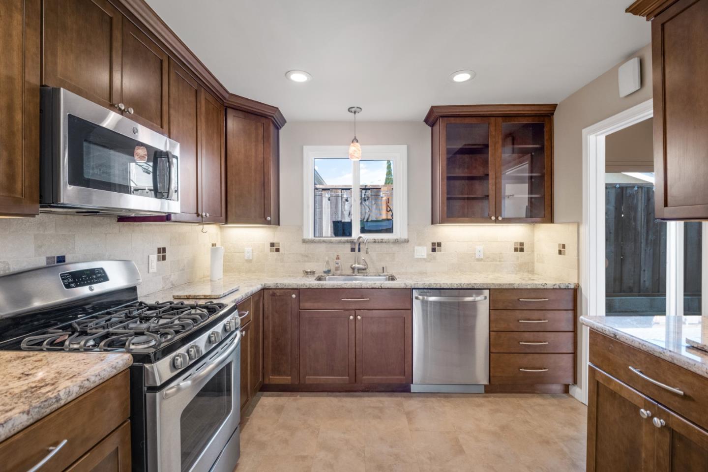 1401 - 1403 Cary AVE