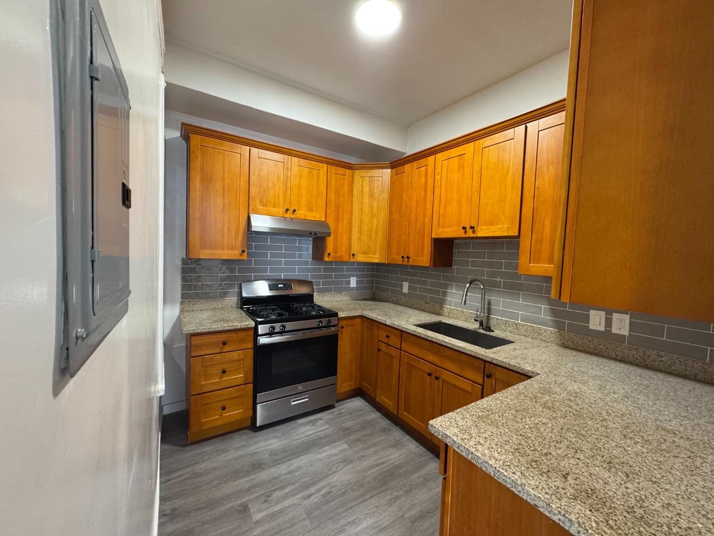 326 Cortland AVE