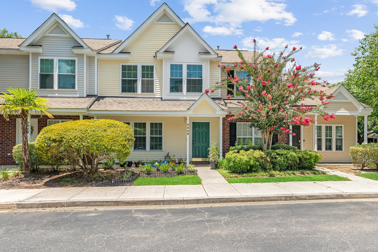 8009 Shadow Oak Drive