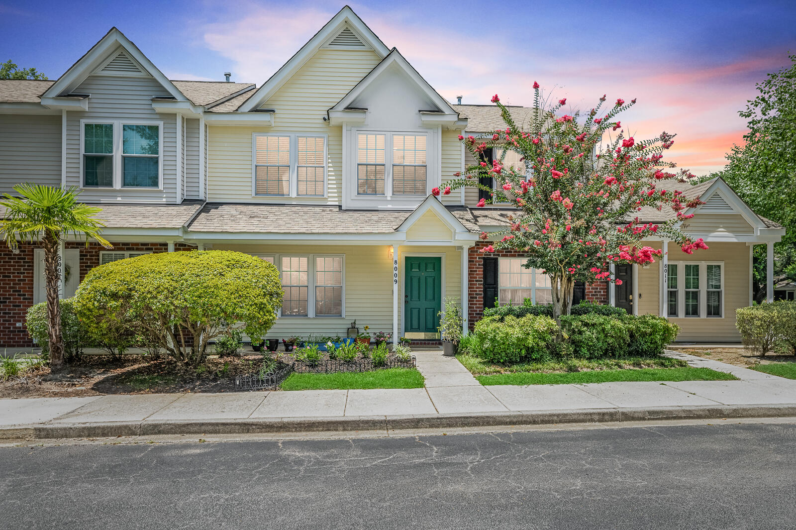 8009 Shadow Oak Drive