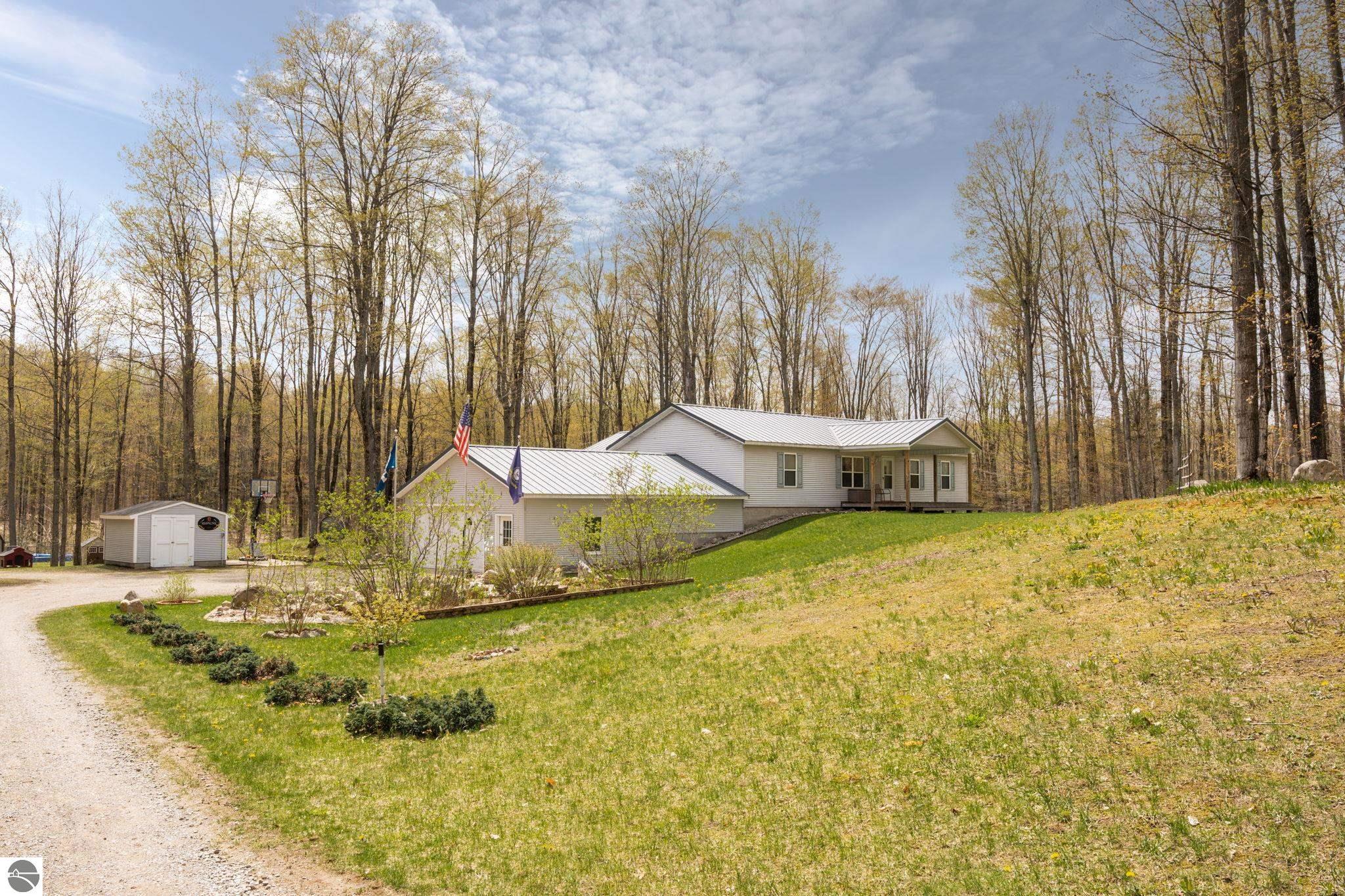 5612 (5 acres) Twin Lake Road, NE