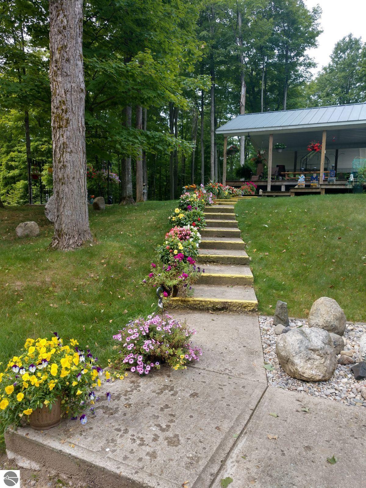 5612 (5 acres) Twin Lake Road, NE
