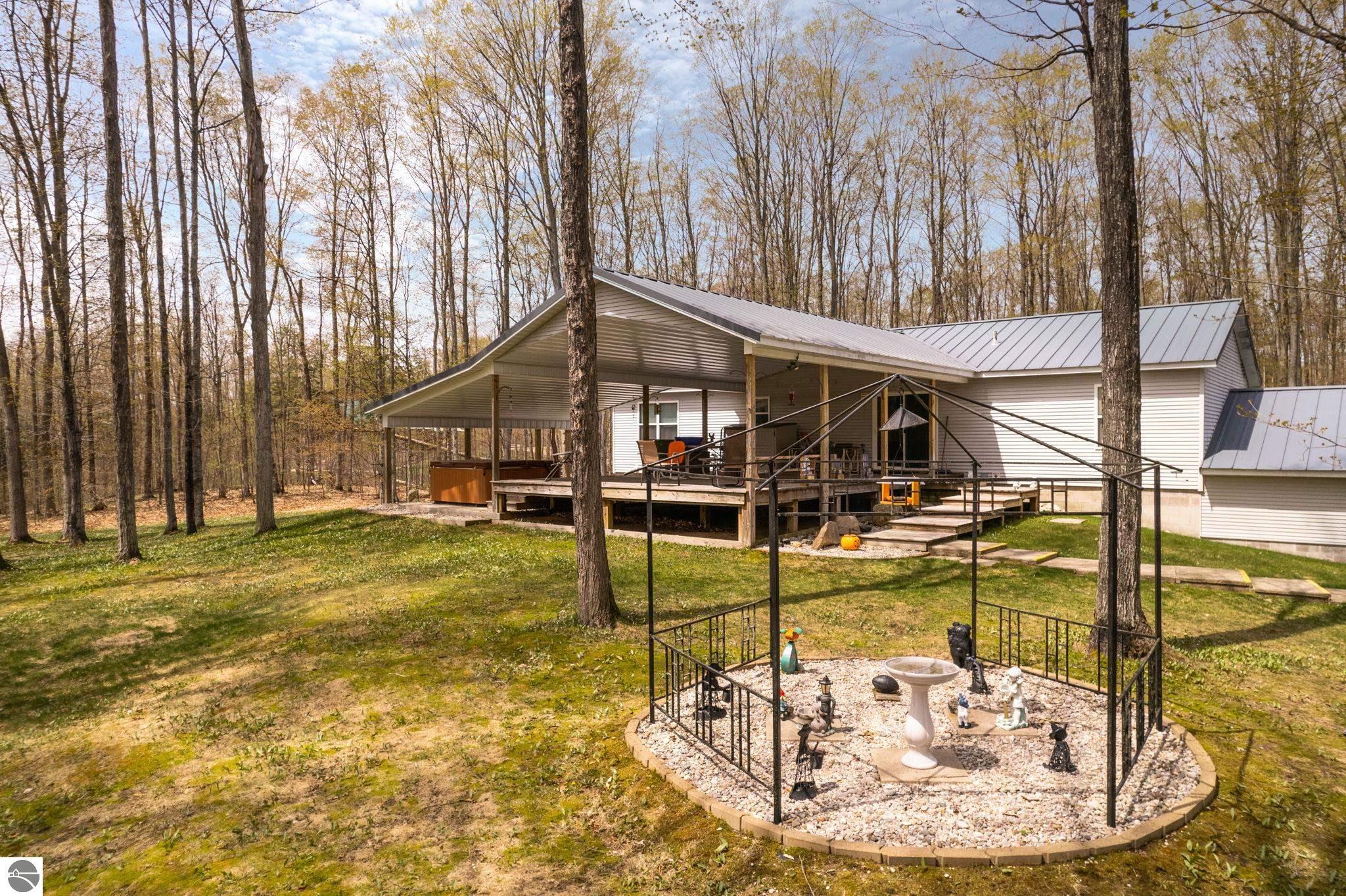 5612 (5 acres) Twin Lake Road, NE