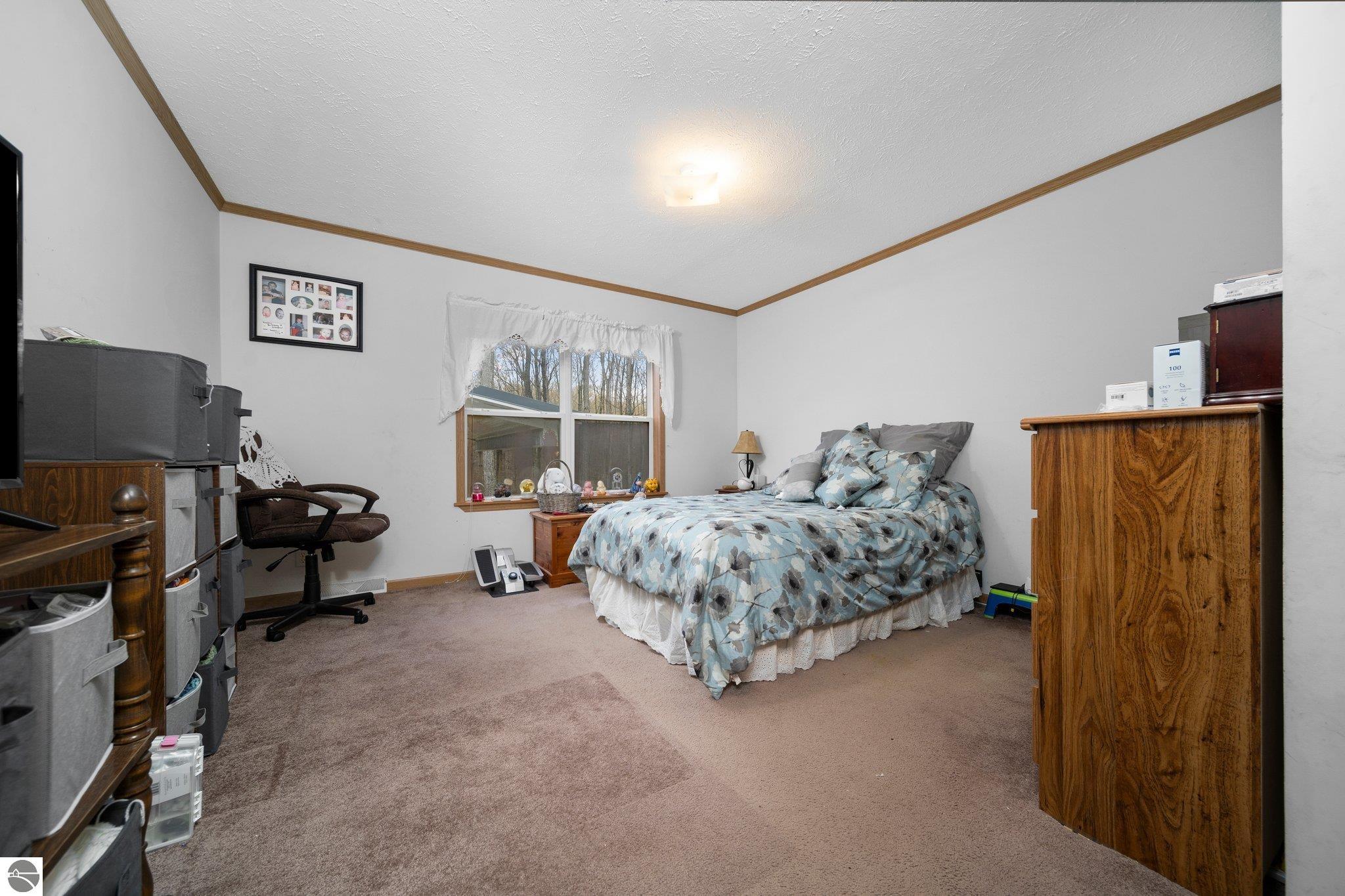 5612 (5 acres) Twin Lake Road, NE