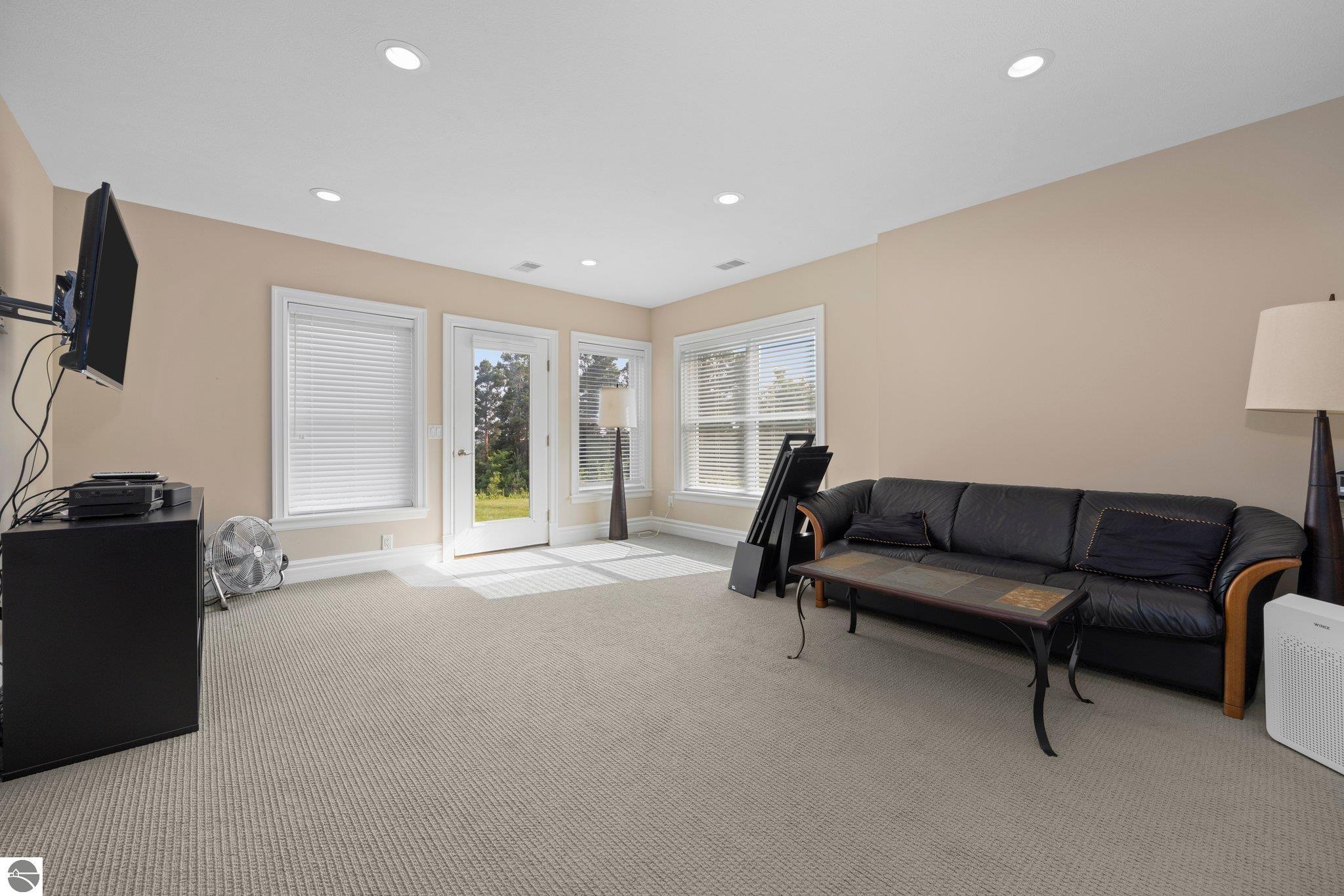 887 N Bay Cliff Drive # 16