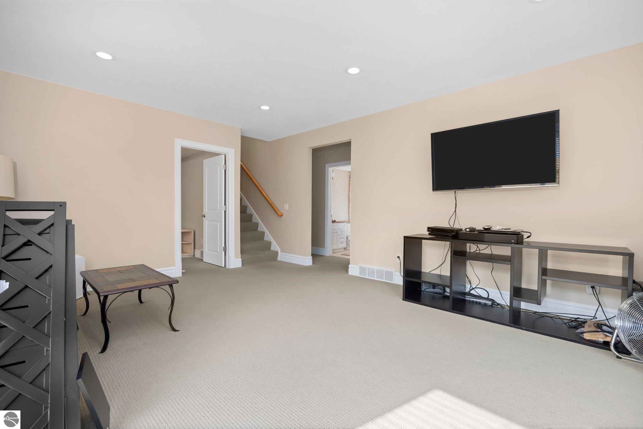 887 N Bay Cliff Drive # 16