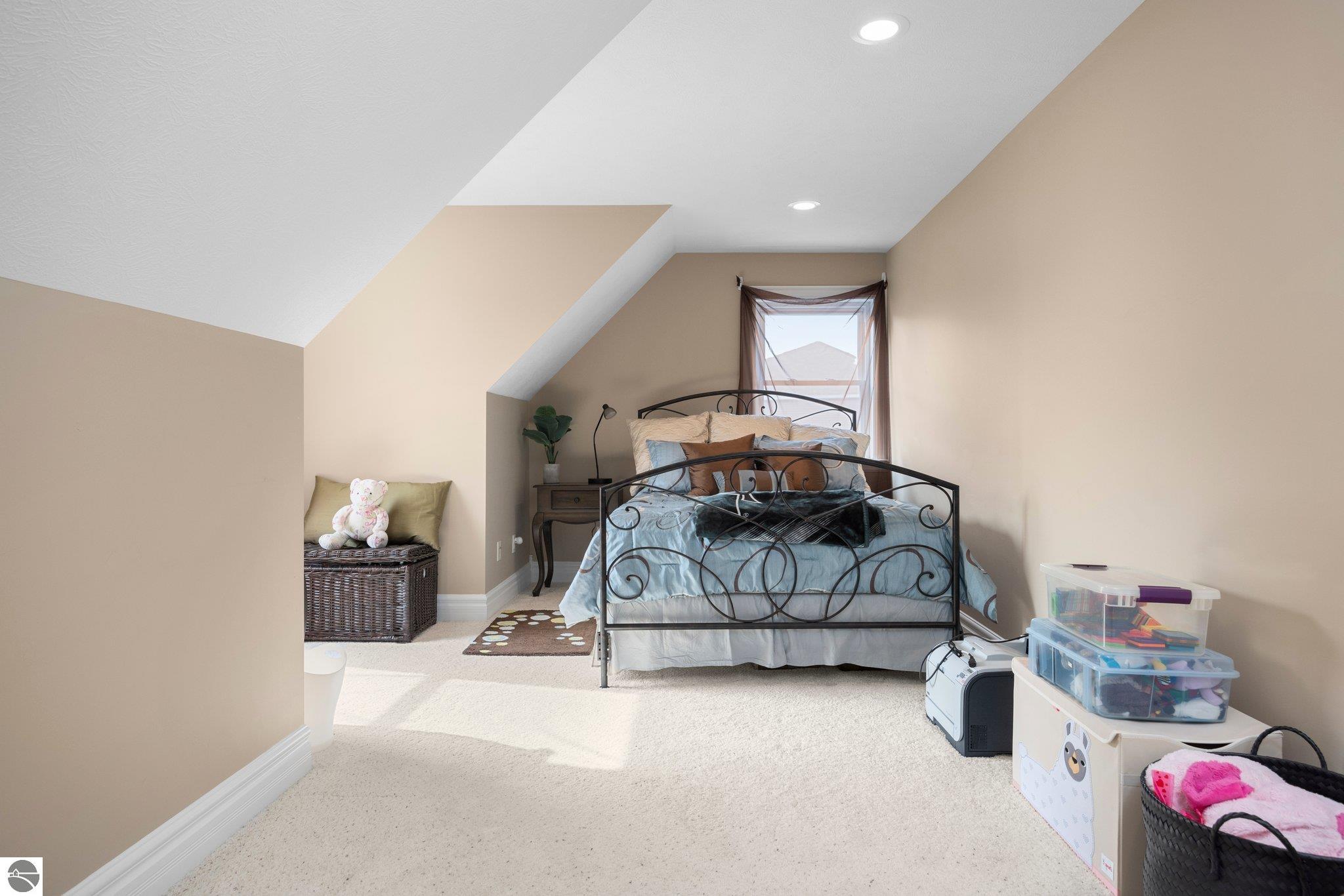 887 N Bay Cliff Drive # 16