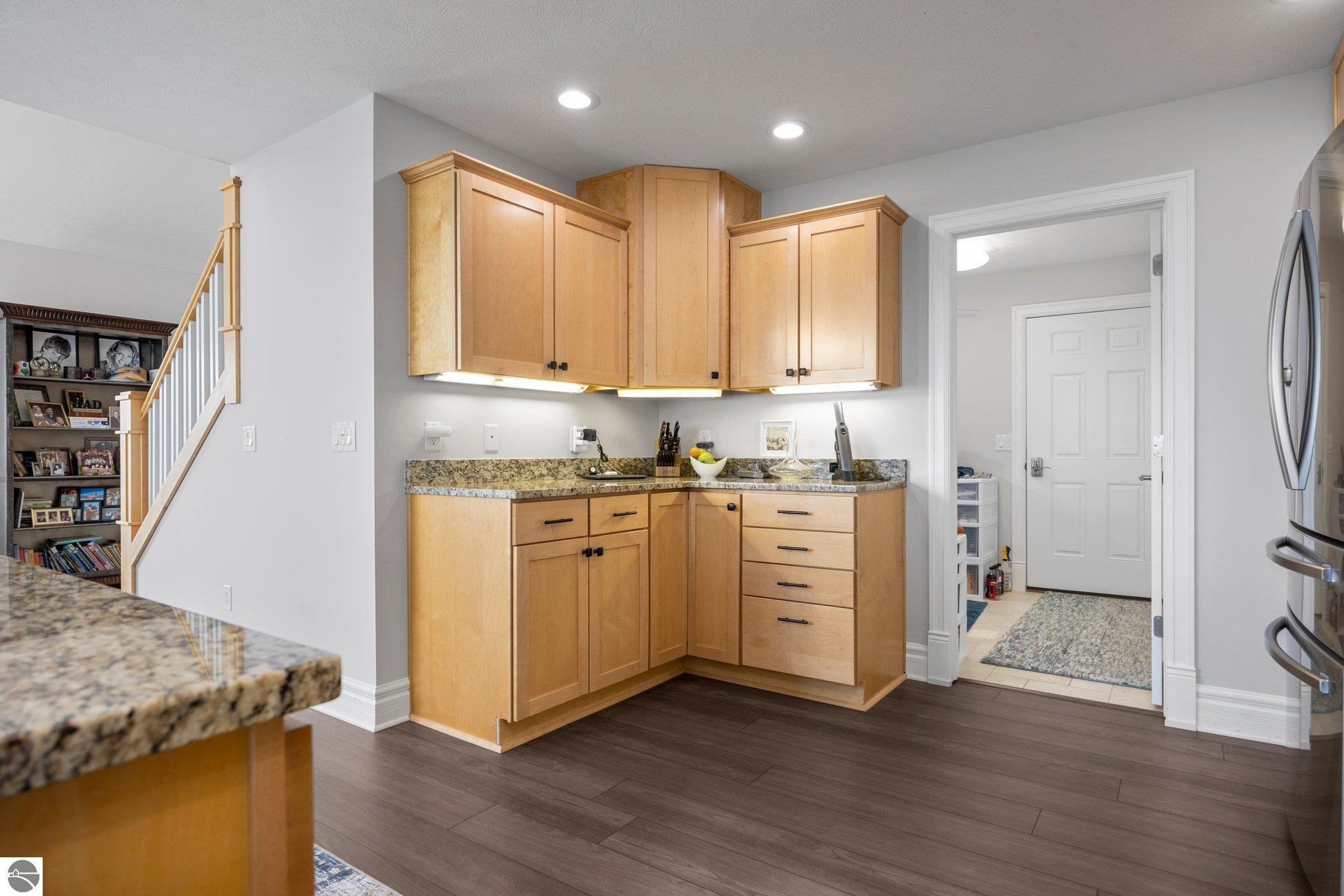 887 N Bay Cliff Drive # 16