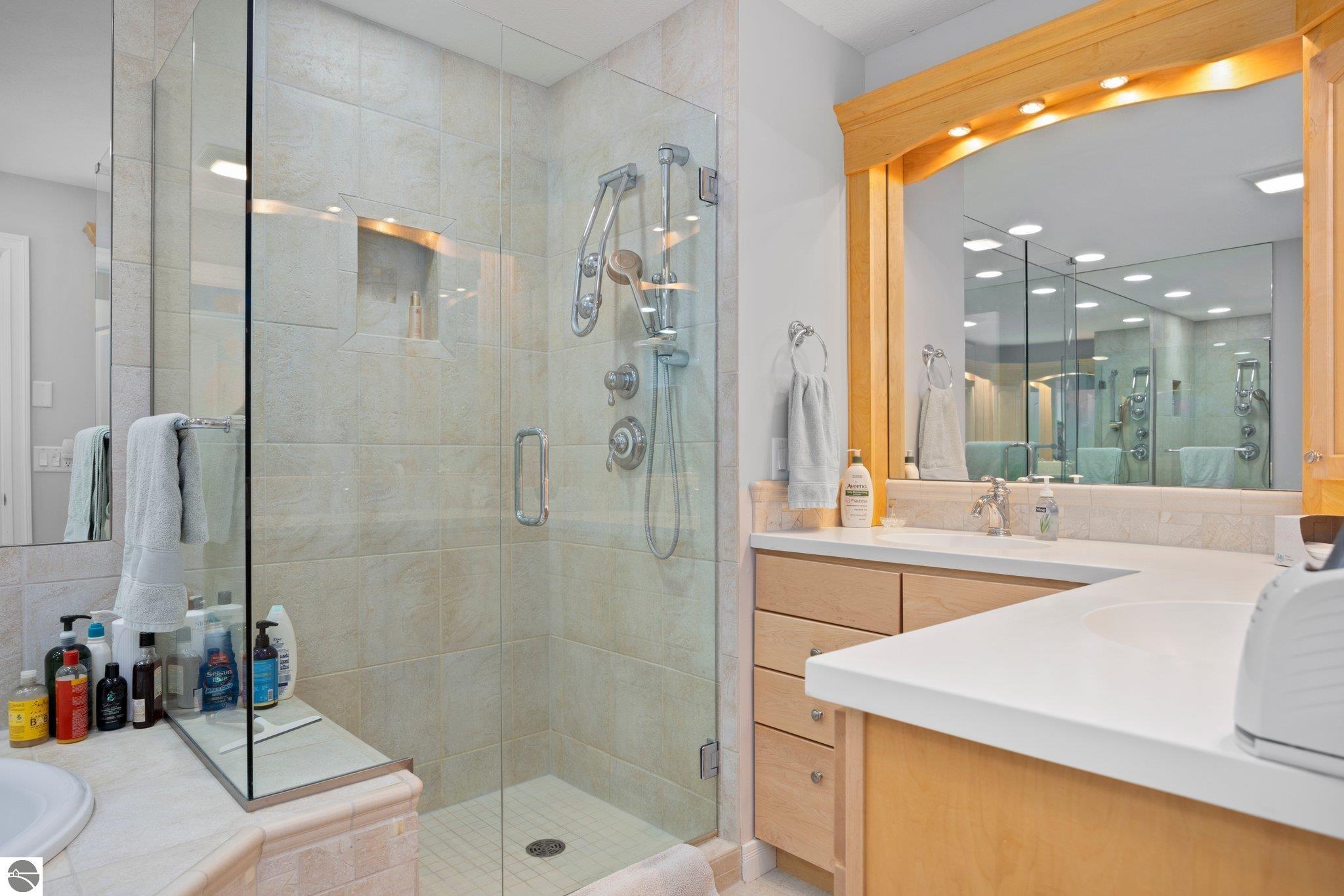 887 N Bay Cliff Drive # 16