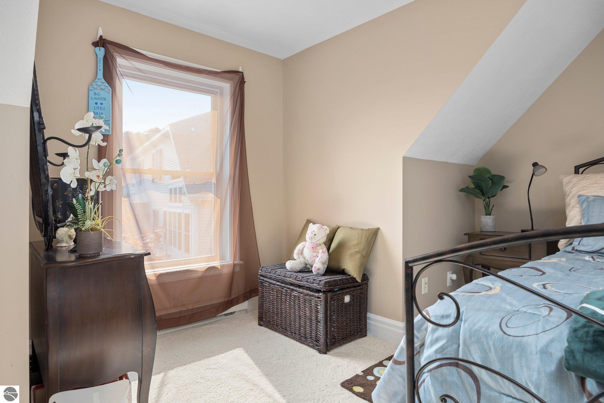 887 N Bay Cliff Drive # 16