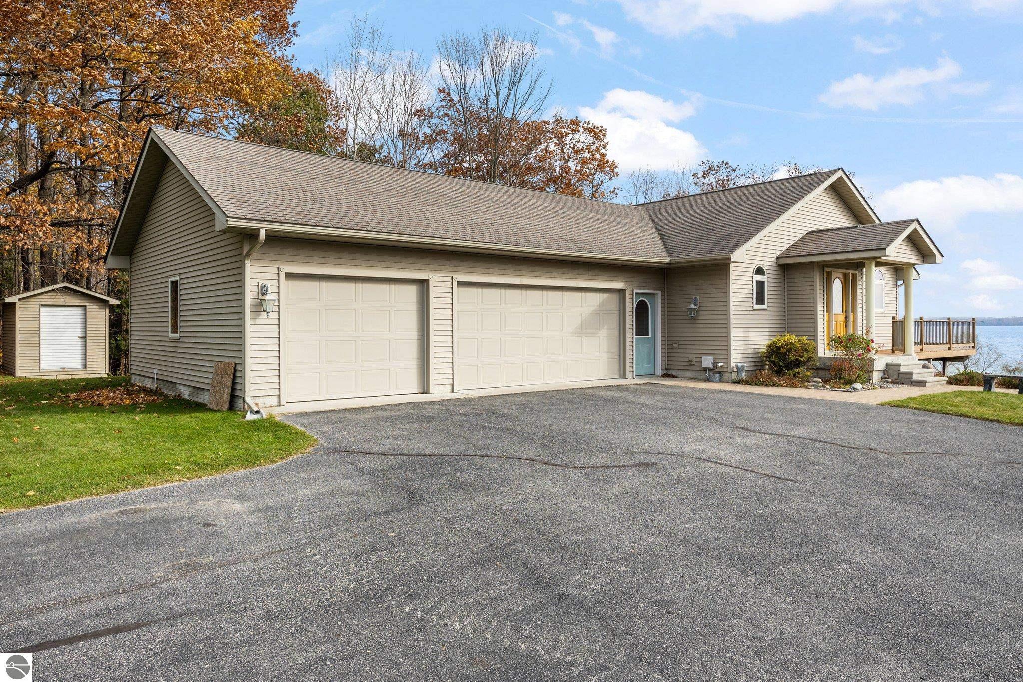 10054 Council Oak Drive
