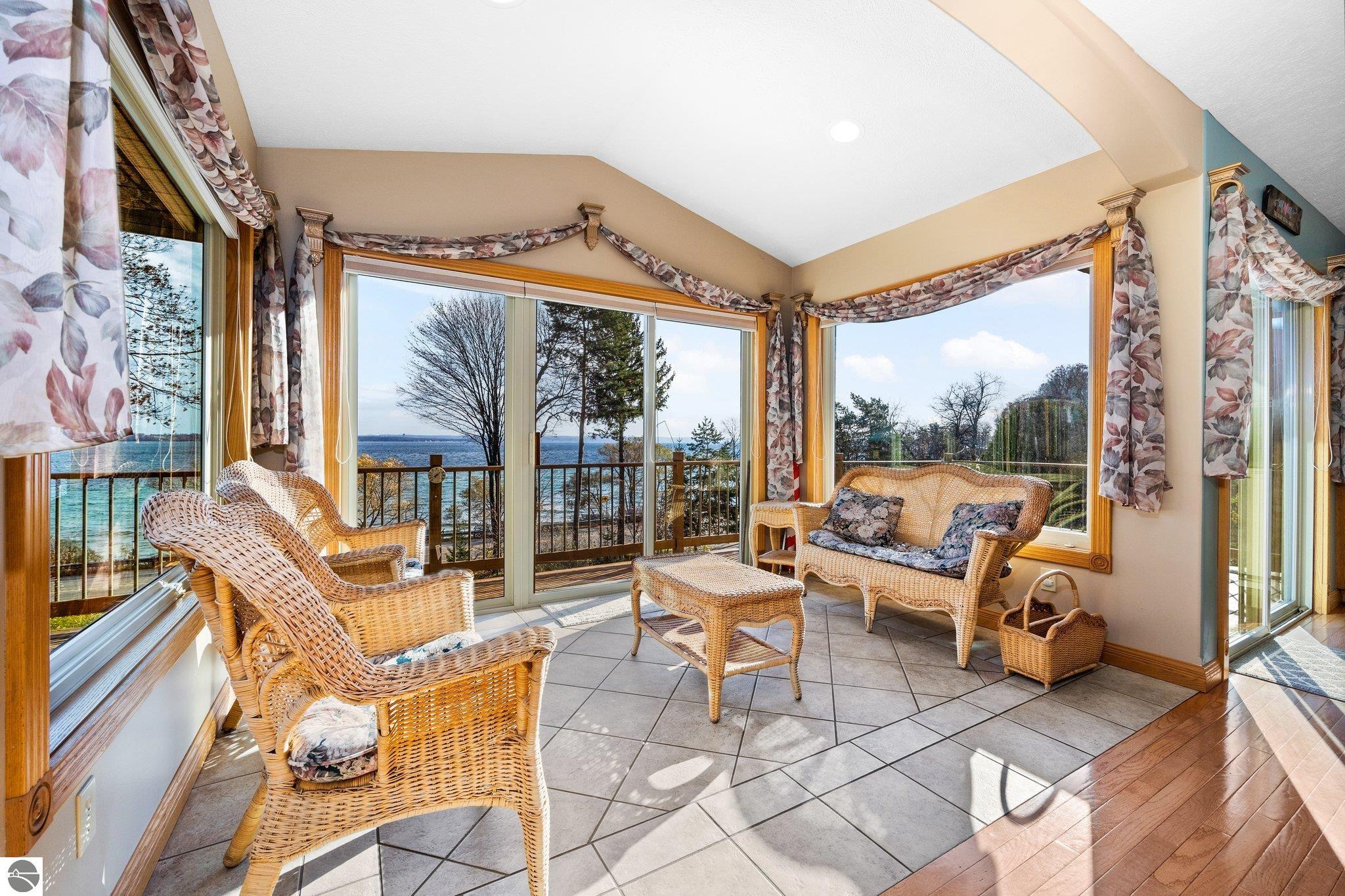 10054 Council Oak Drive