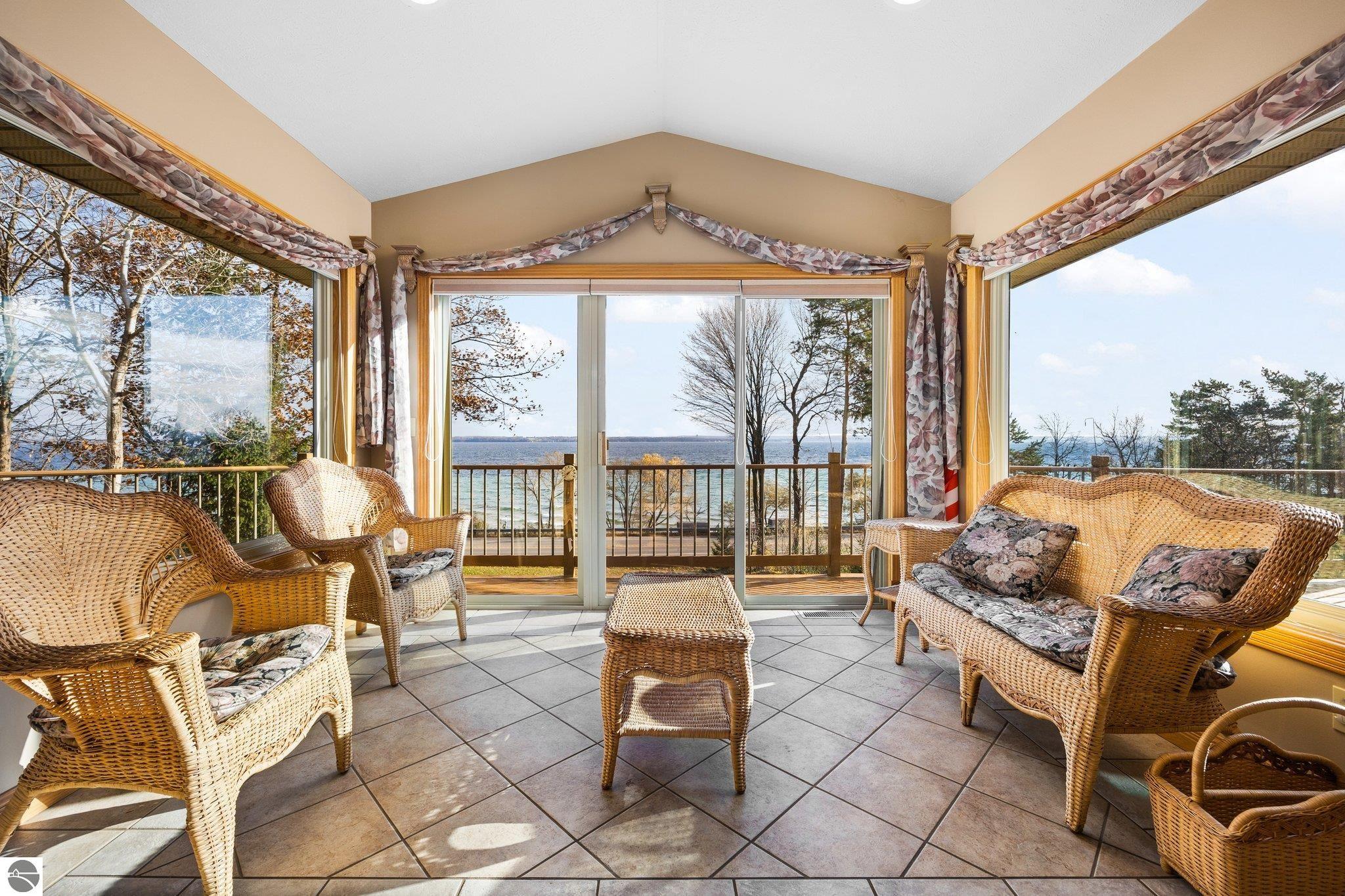 10054 Council Oak Drive