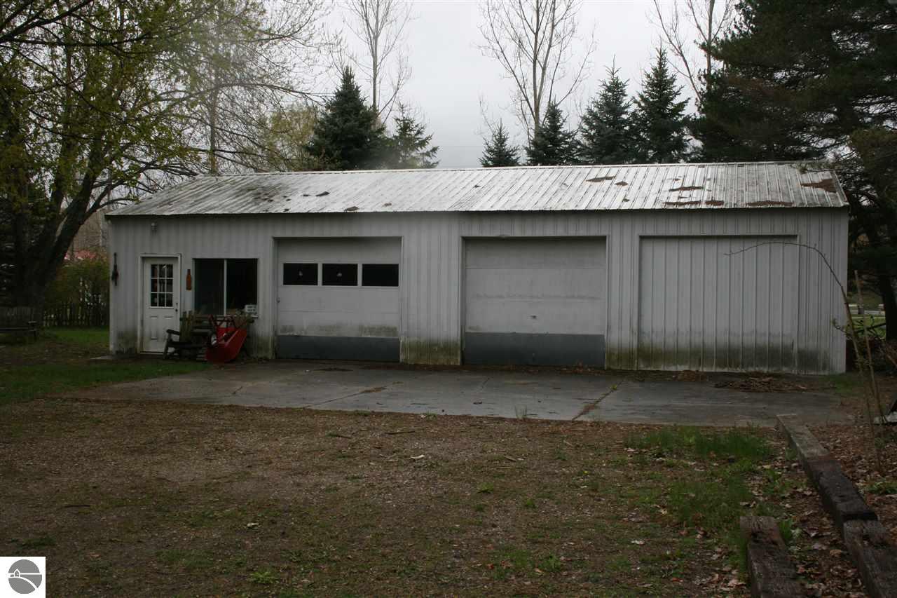 7452 Gillett Road