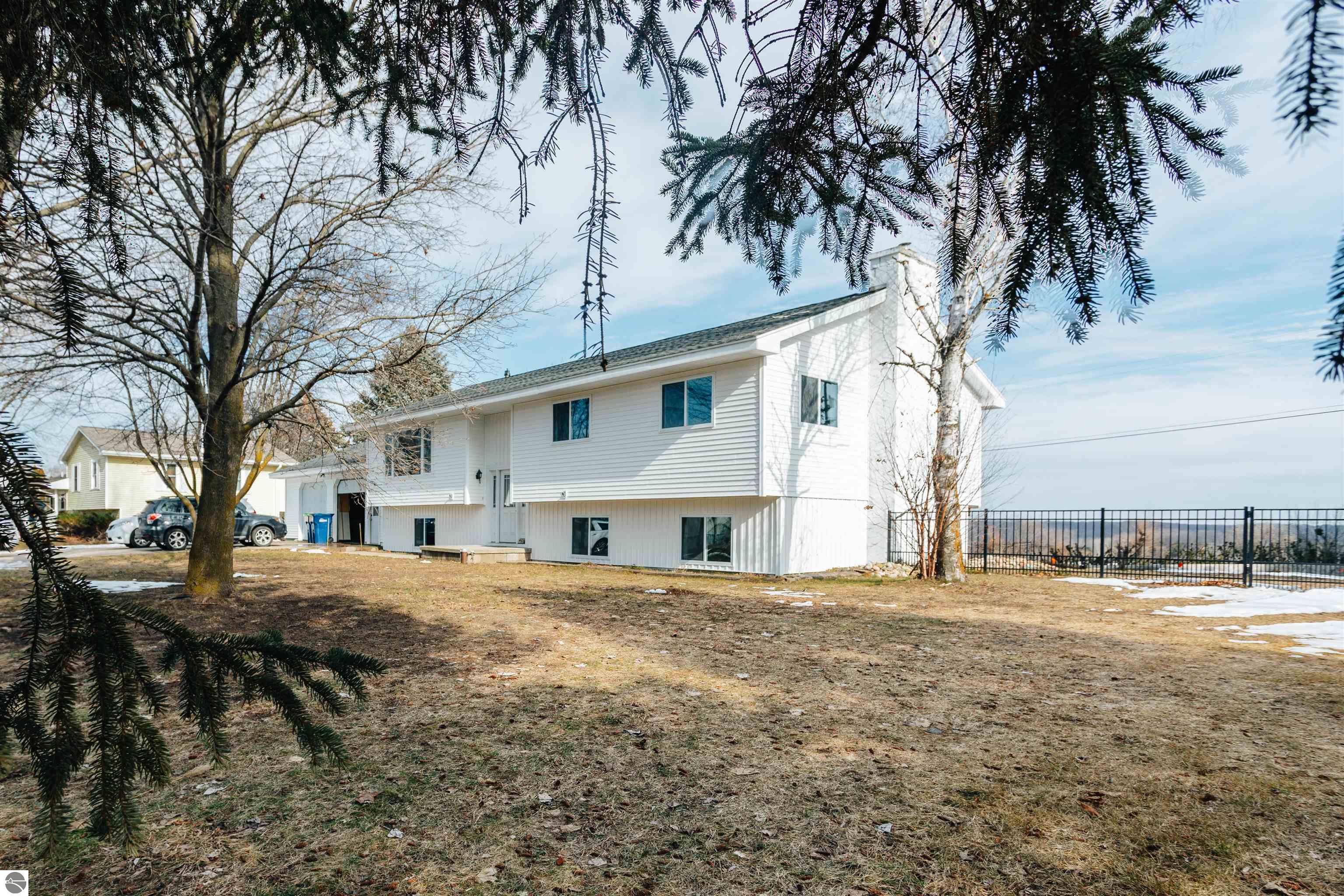 933 Valley View Drive