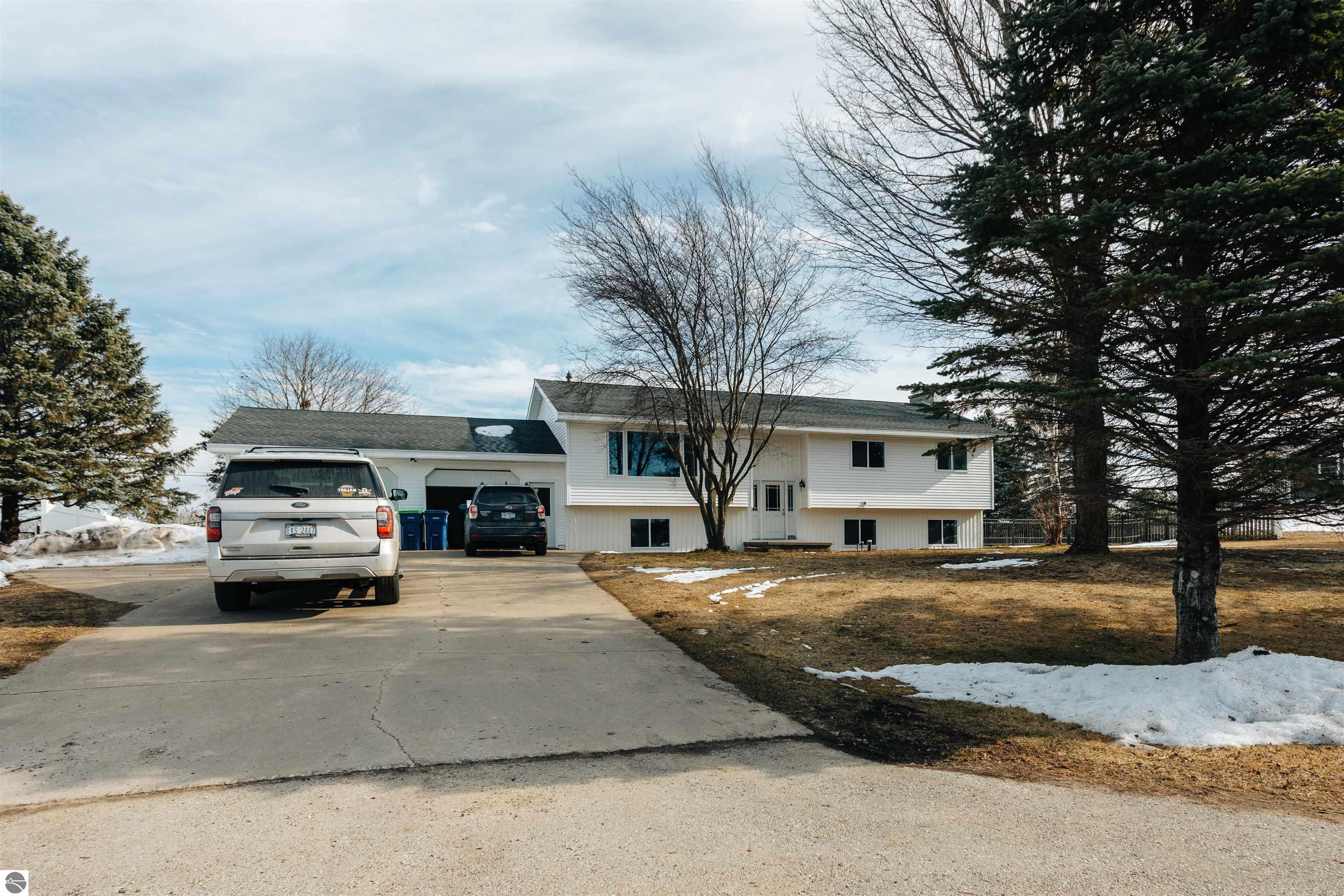 933 Valley View Drive