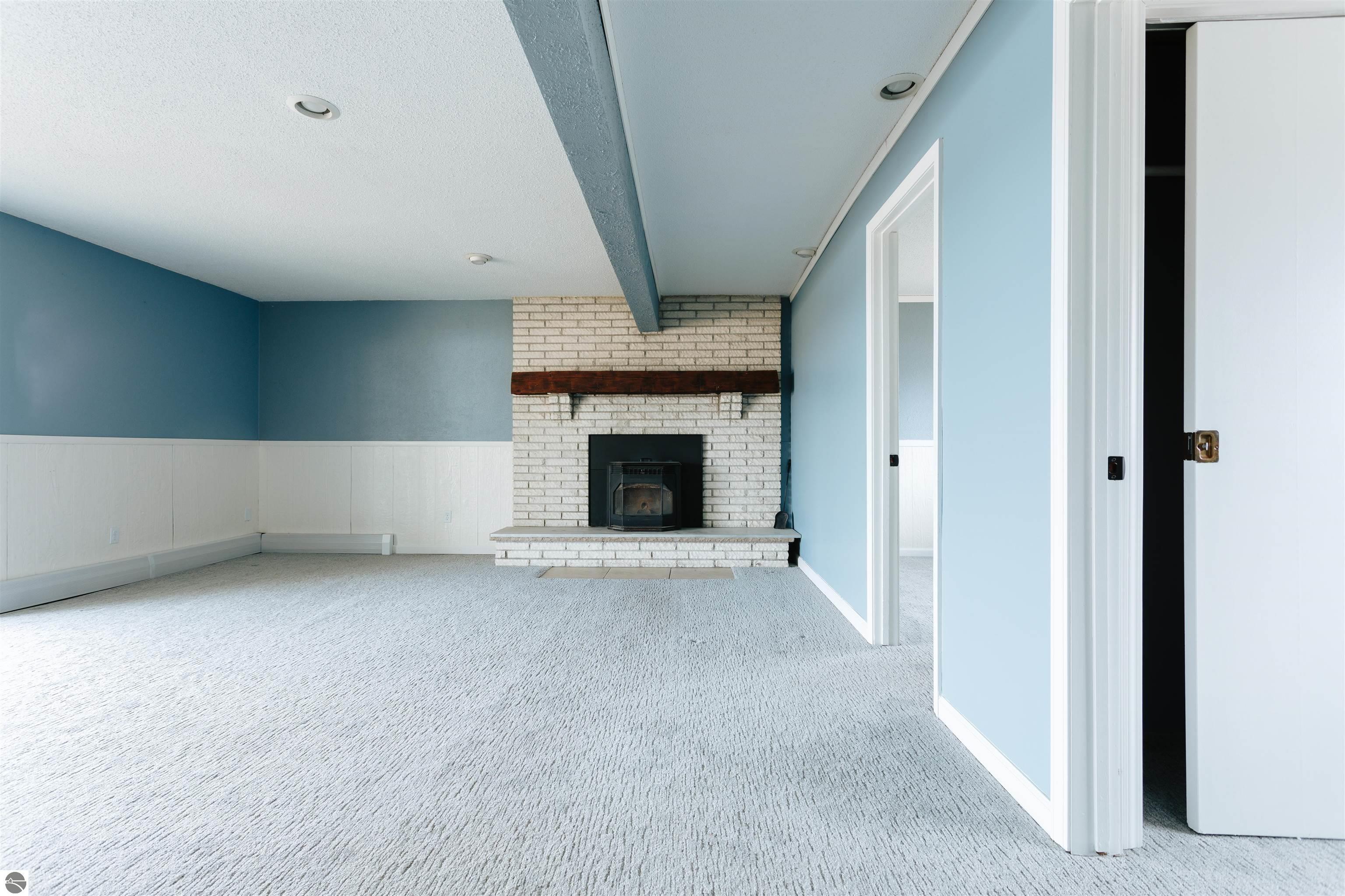 933 Valley View Drive
