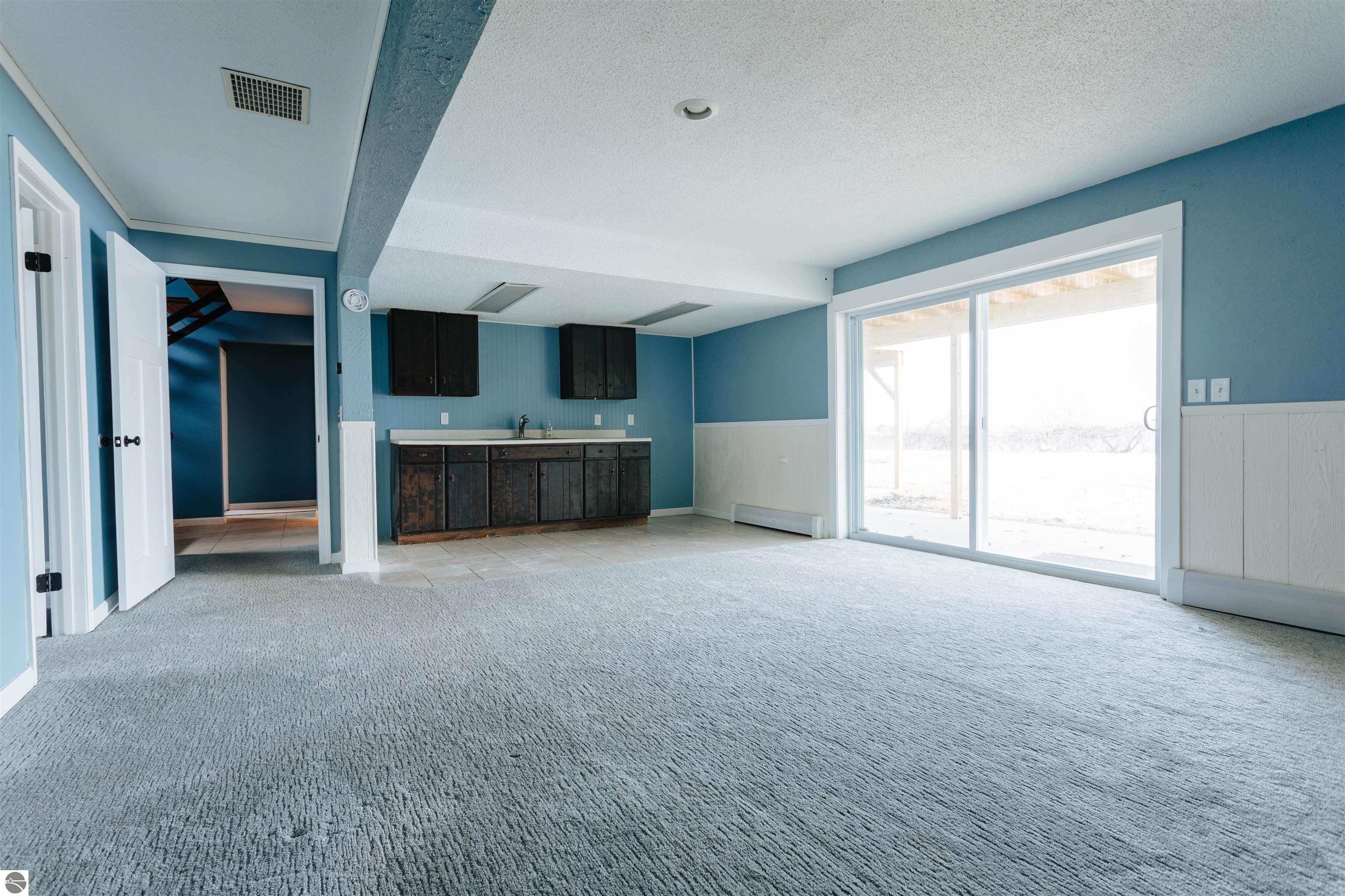 933 Valley View Drive