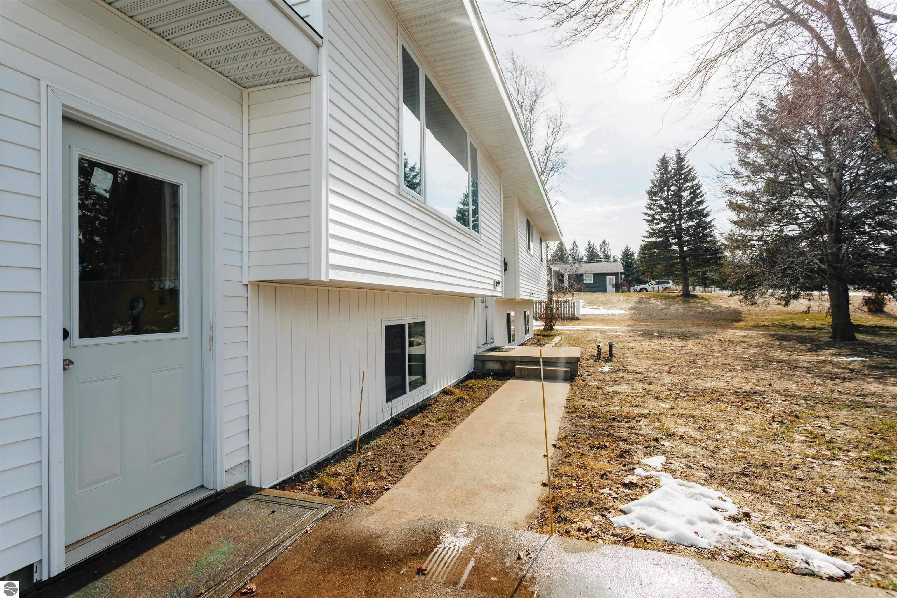 933 Valley View Drive