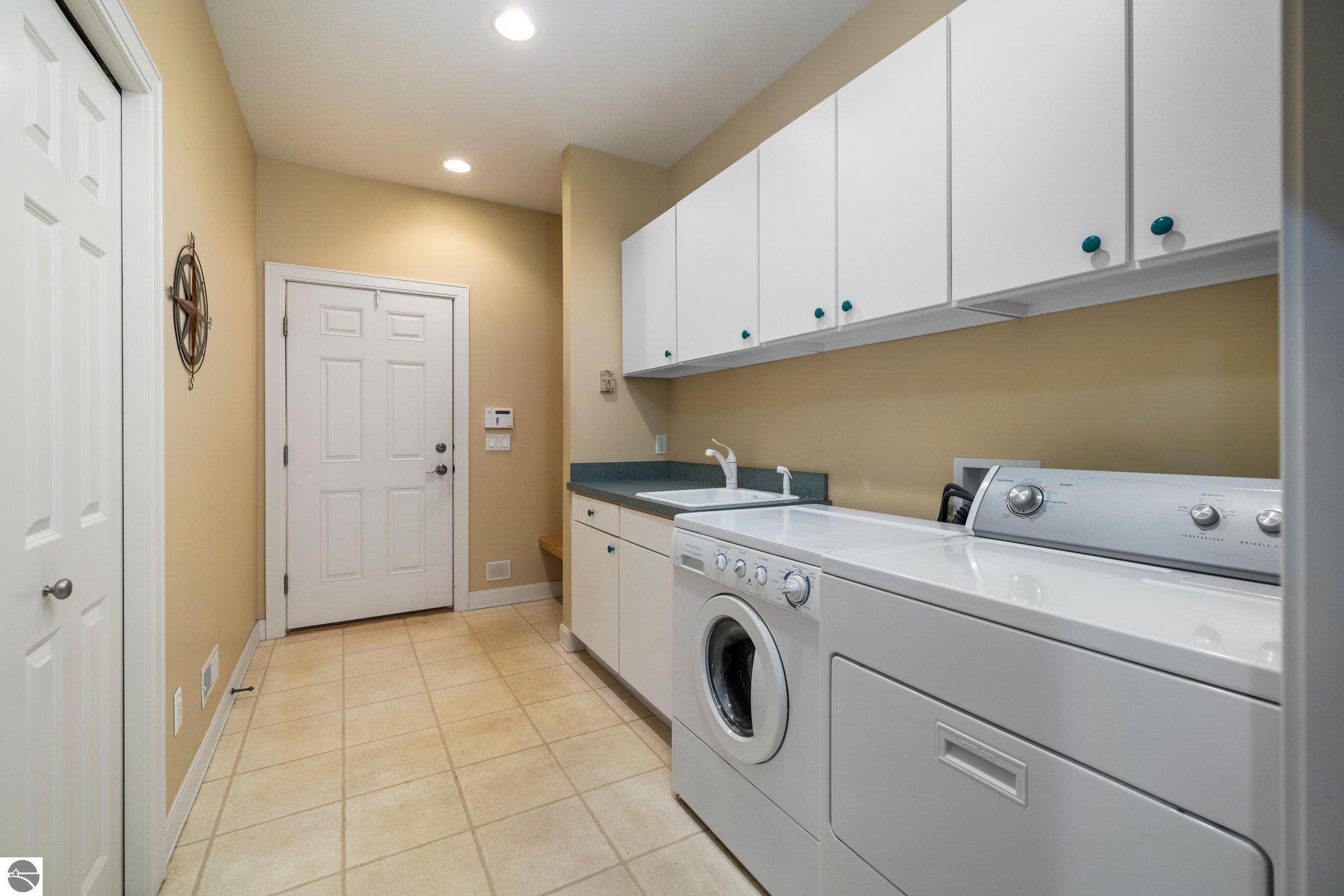 6403 Cedarmere