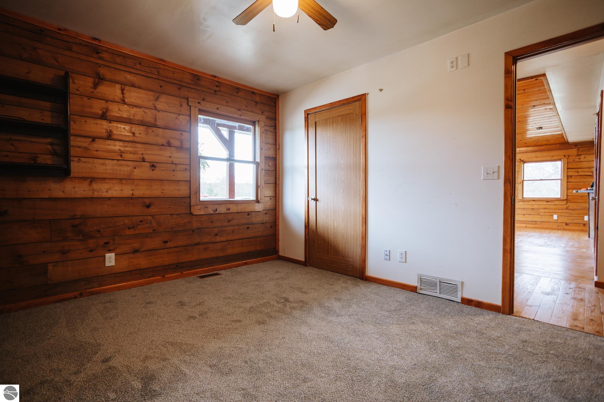 690 NE Sunrise Trail