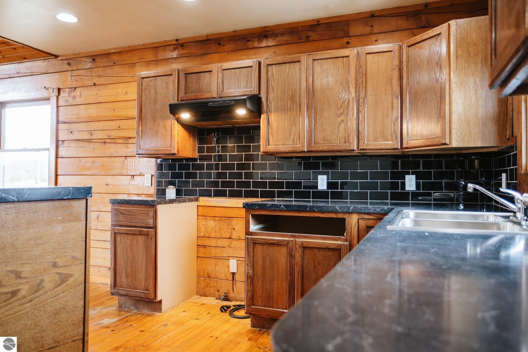 690 NE Sunrise Trail