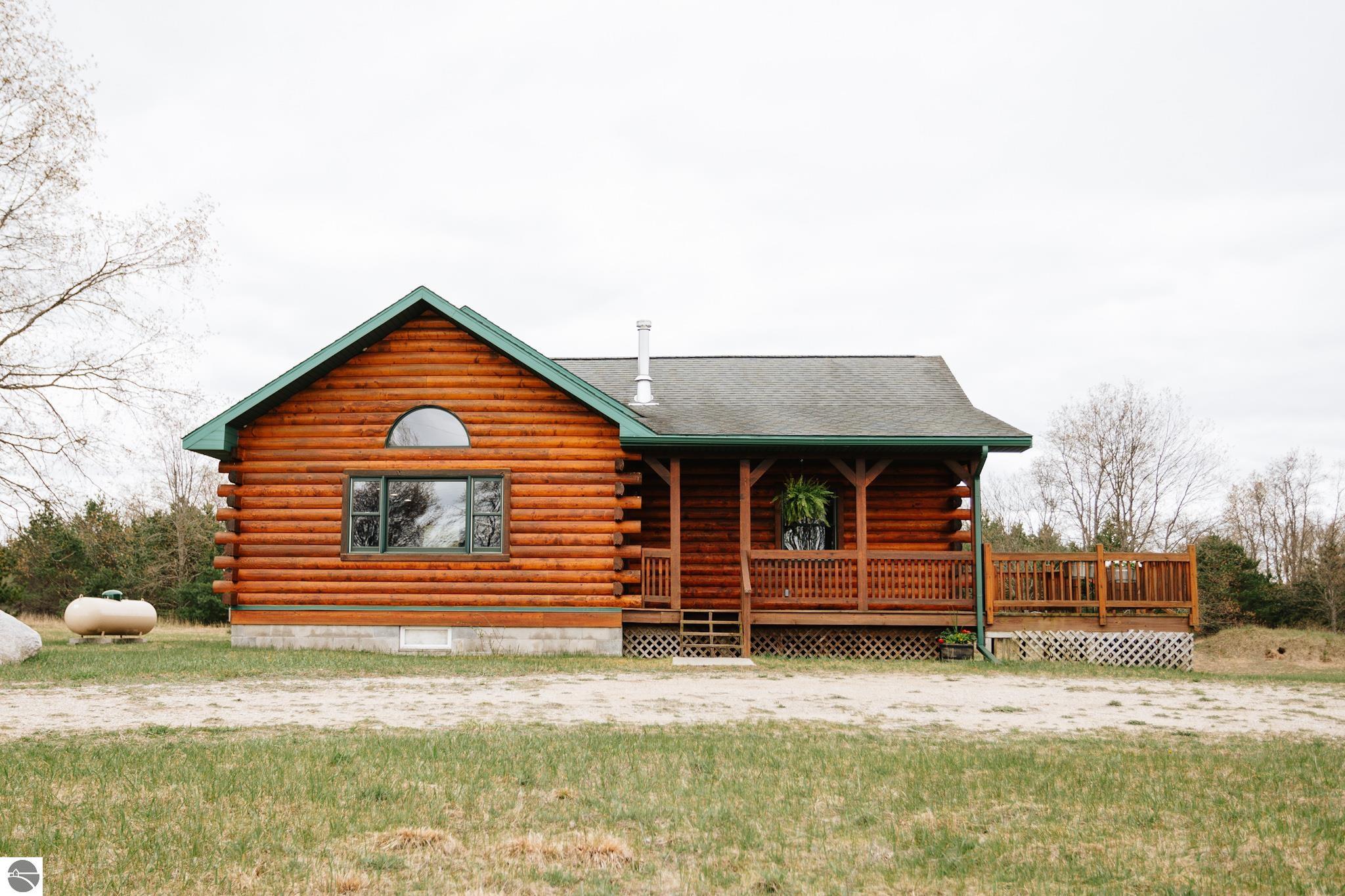 690 NE Sunrise Trail