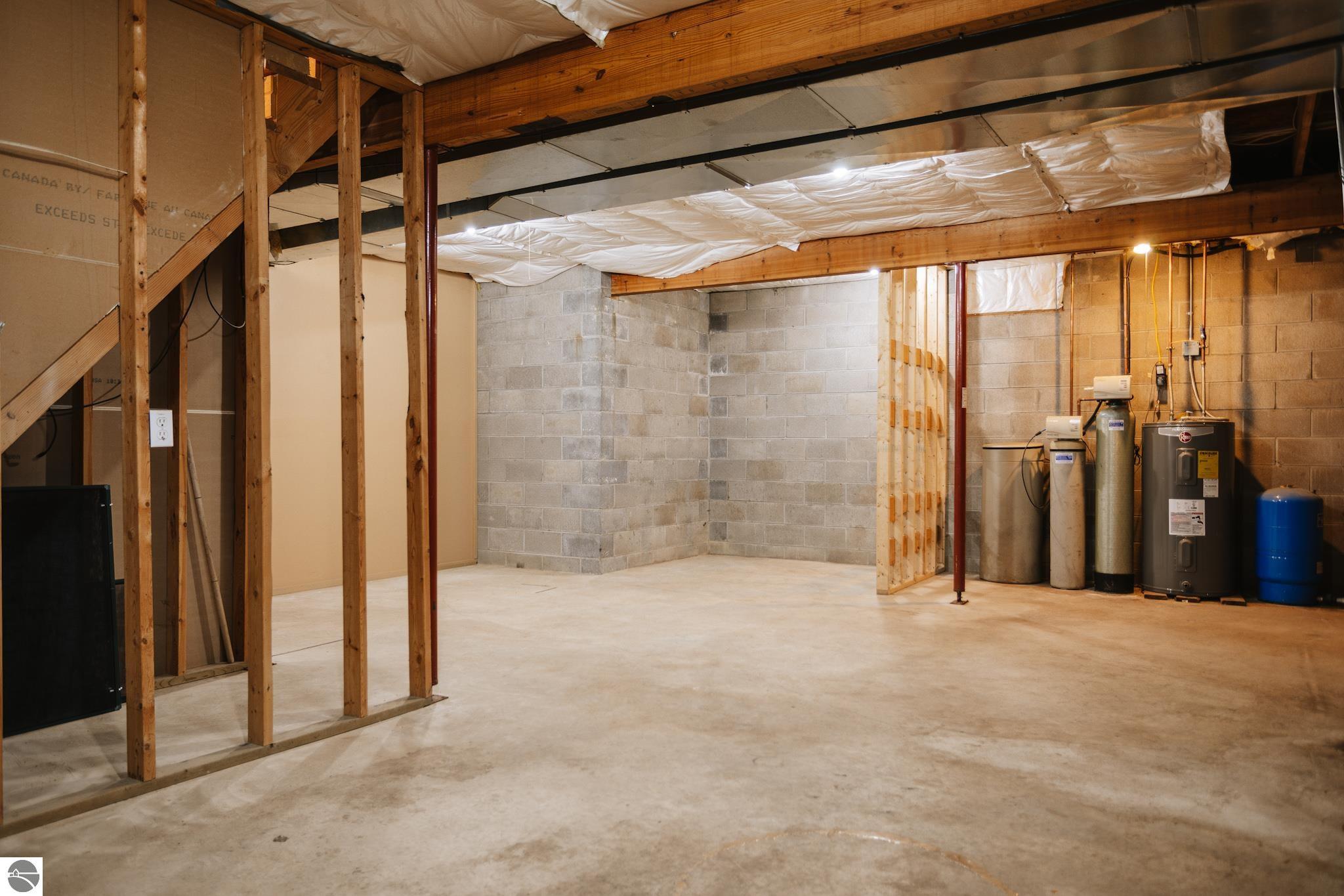 690 NE Sunrise Trail