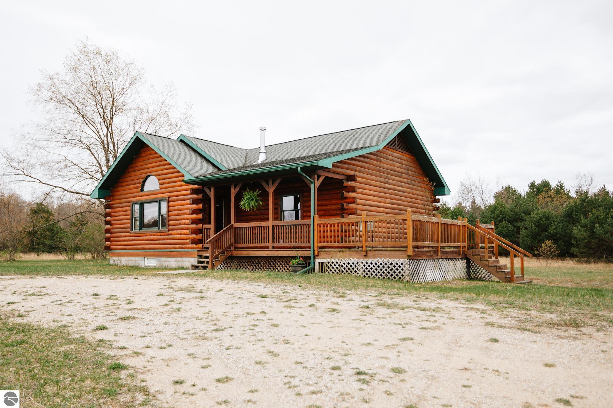 690 NE Sunrise Trail