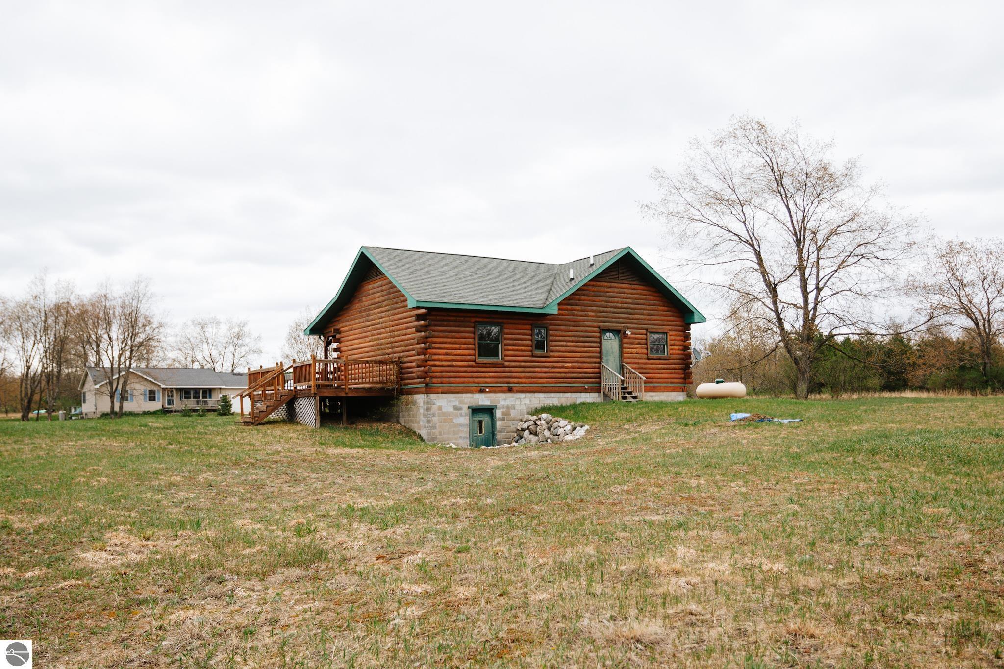 690 NE Sunrise Trail