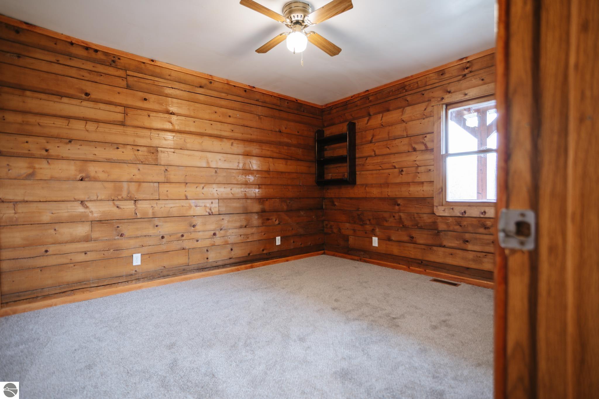 690 NE Sunrise Trail