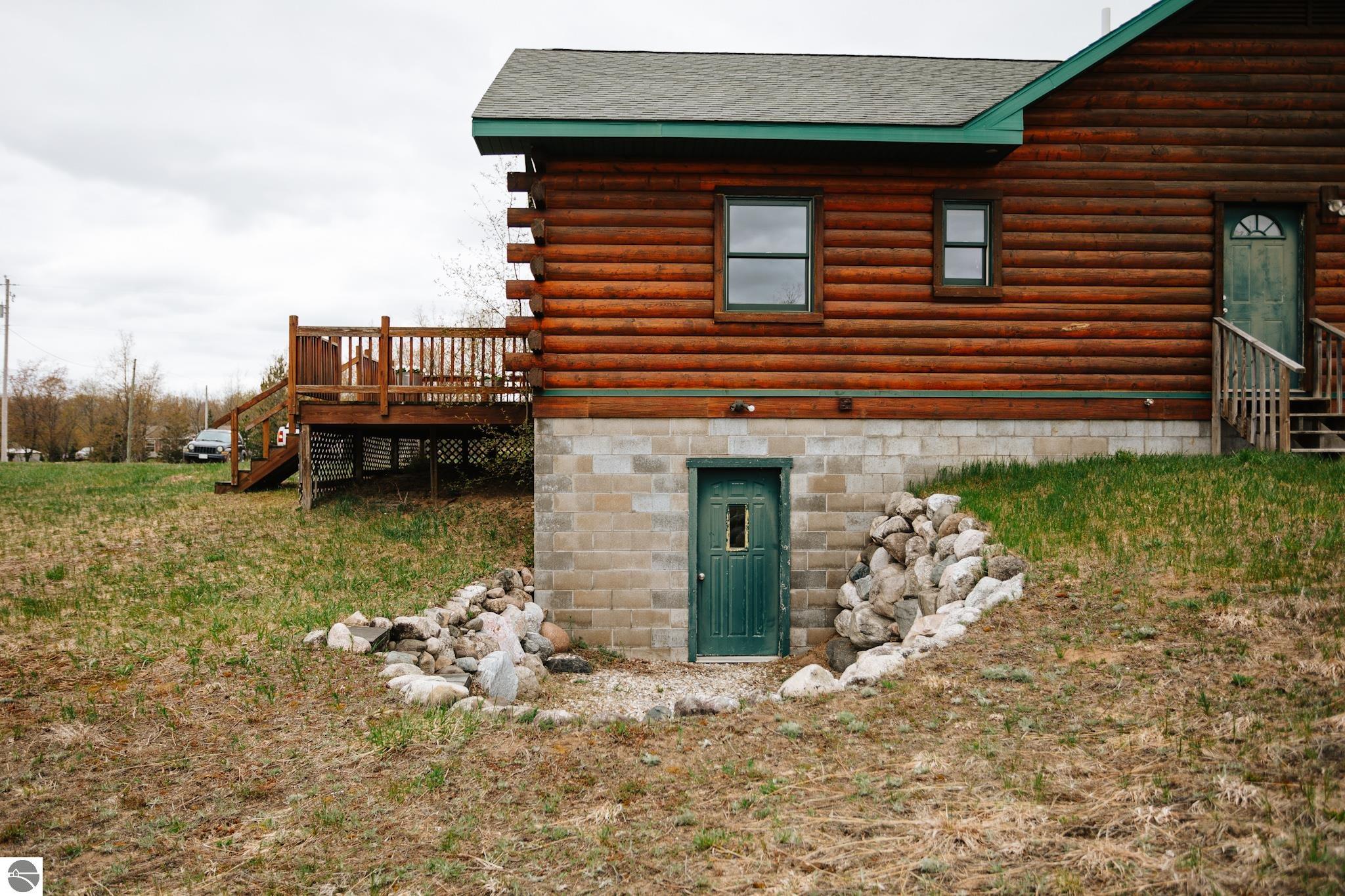 690 NE Sunrise Trail