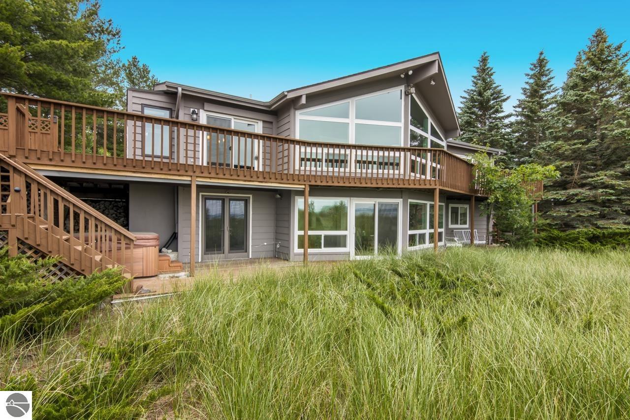 5020 MacKenzie Drive