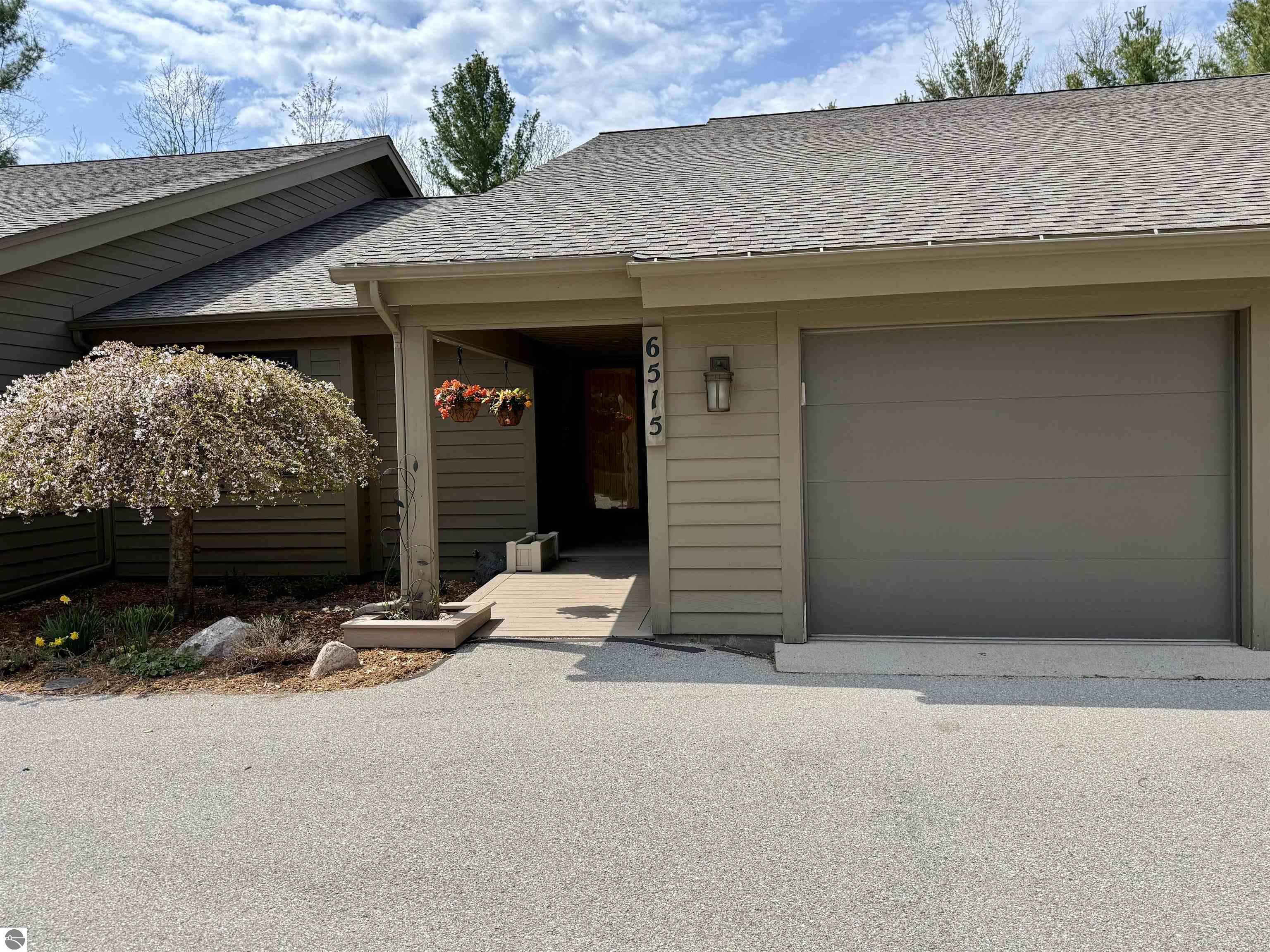 6515 Mission Ridge