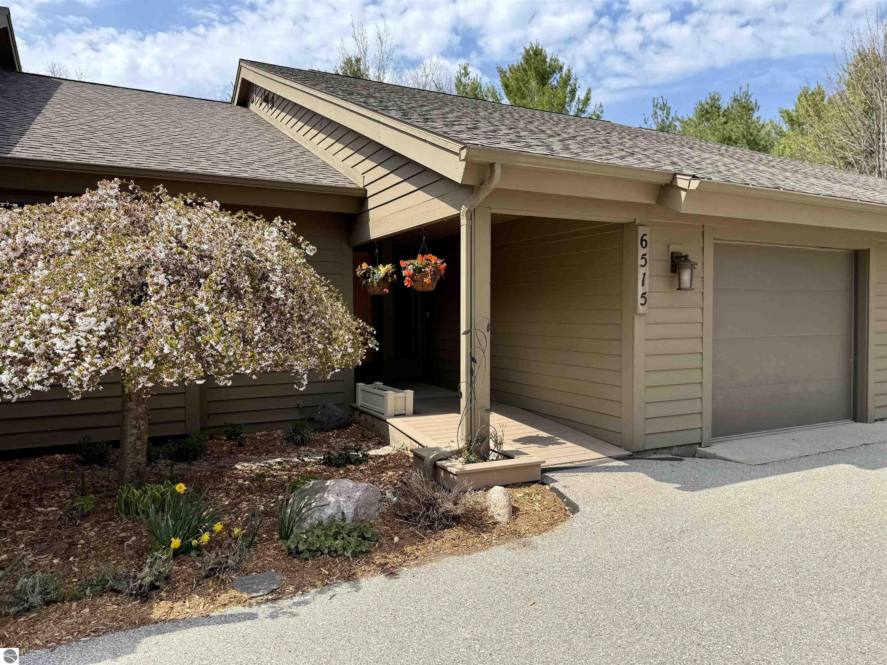 6515 Mission Ridge